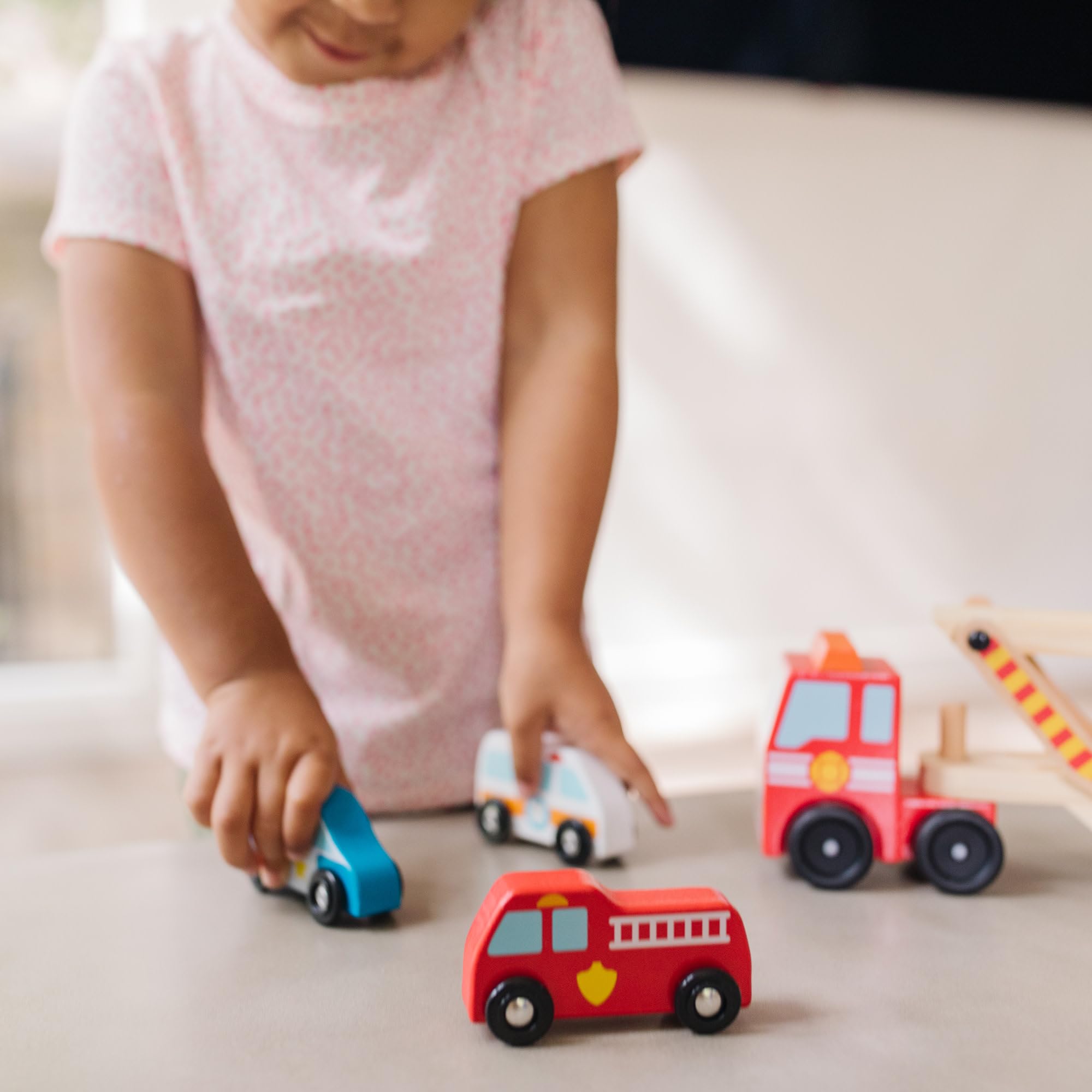 Melissa & Doug - Camion Transporteur De Véhicules D'Urgence 6 Pièces - Camion Enfant 60 Cm - Jeu Imitation - Jouet En Bois - Jouet D'Activité, Développement Et Apprentissage - Cadeau Enfant 3 Ans Et +