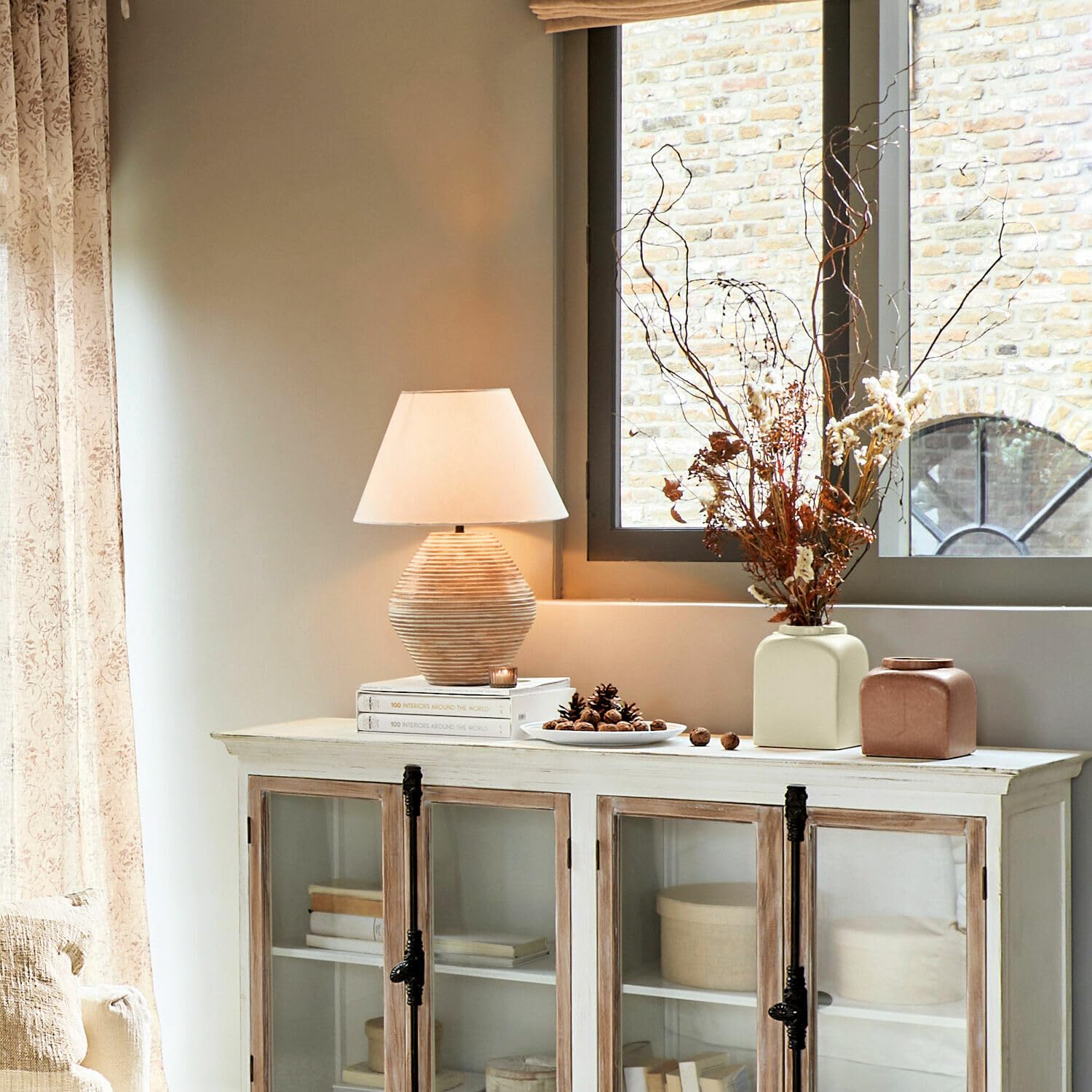 Loberon Tischlampe Landelin - weiÃŸ/braun | Handgedrechselt - Natüricher Look - Fuß mit White-Washed-Finish - Tischleuchte - Mangoholz