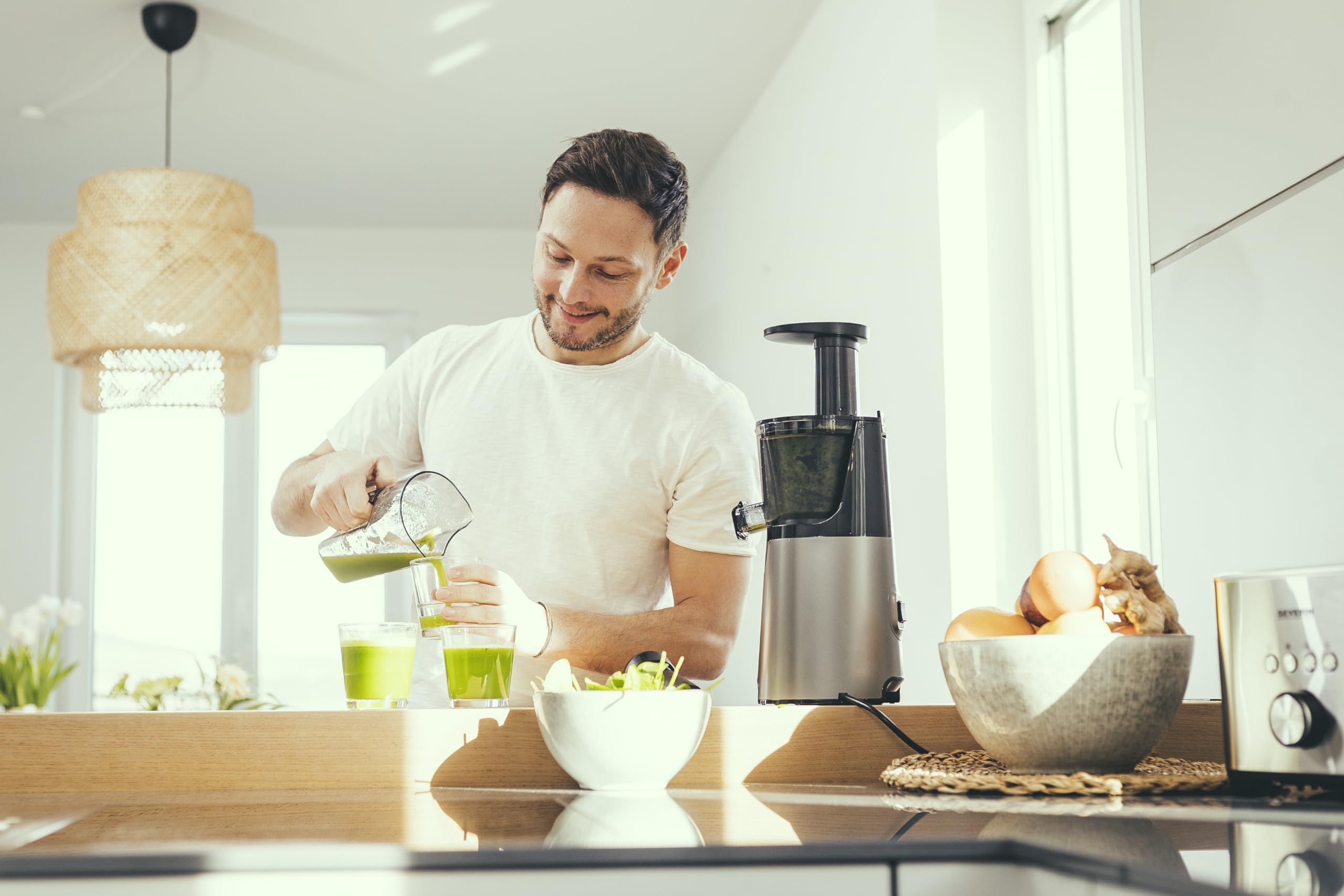 SEVERIN Slow Juicer - Centrifugeuse pour jus, sorbets, glaces, confitures et autres, presse-agrumes électrique en acier inoxydable, nettoyage facile, bac de récupération de 1L, 150 Watt, ES 3571
