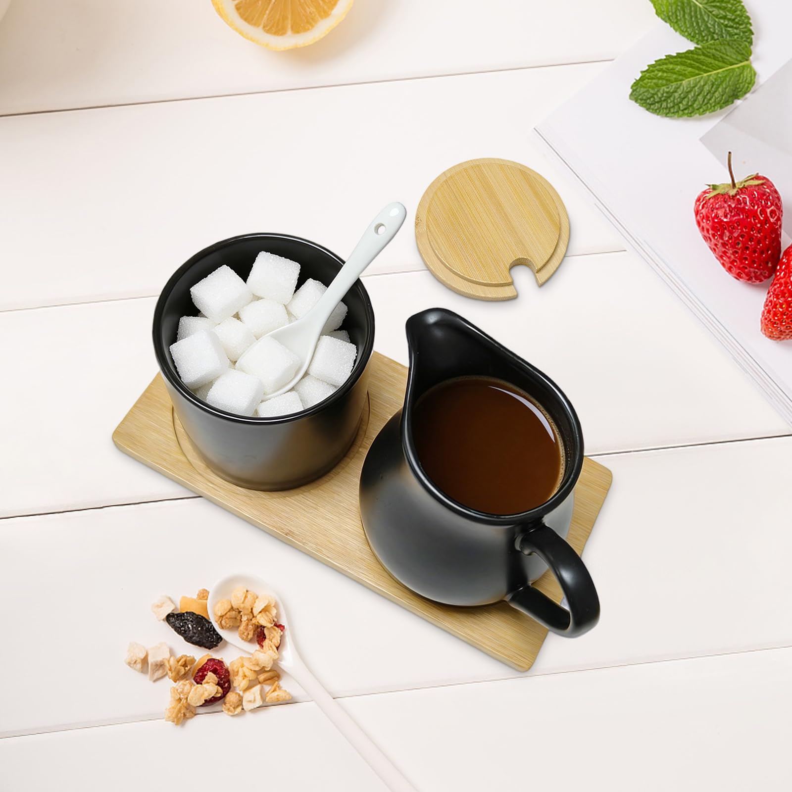 Juego de leche y azúcar con tapa y cuchara, jarra de leche de cerámica y azucarero con bandeja de madera, juego de azúcar para café, jarra de leche, apta para microondas y lavavajillas
