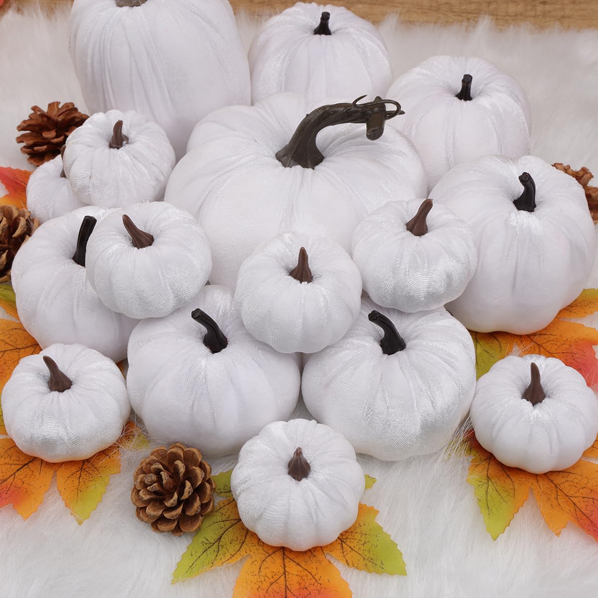 Decorazione artificiale di zucca di velluto 16pcs bianco assortiti Ringraziamento Piccolo tessuto zucche Halloween autunno tavoli centrotavola fattoria