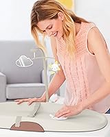 Vista 5 de Almohadilla cambiadora Skip Hop para bebé estilo guardería, limpiable con toallitas, contorneada con espuma acolchada, base antideslizante, cinturón