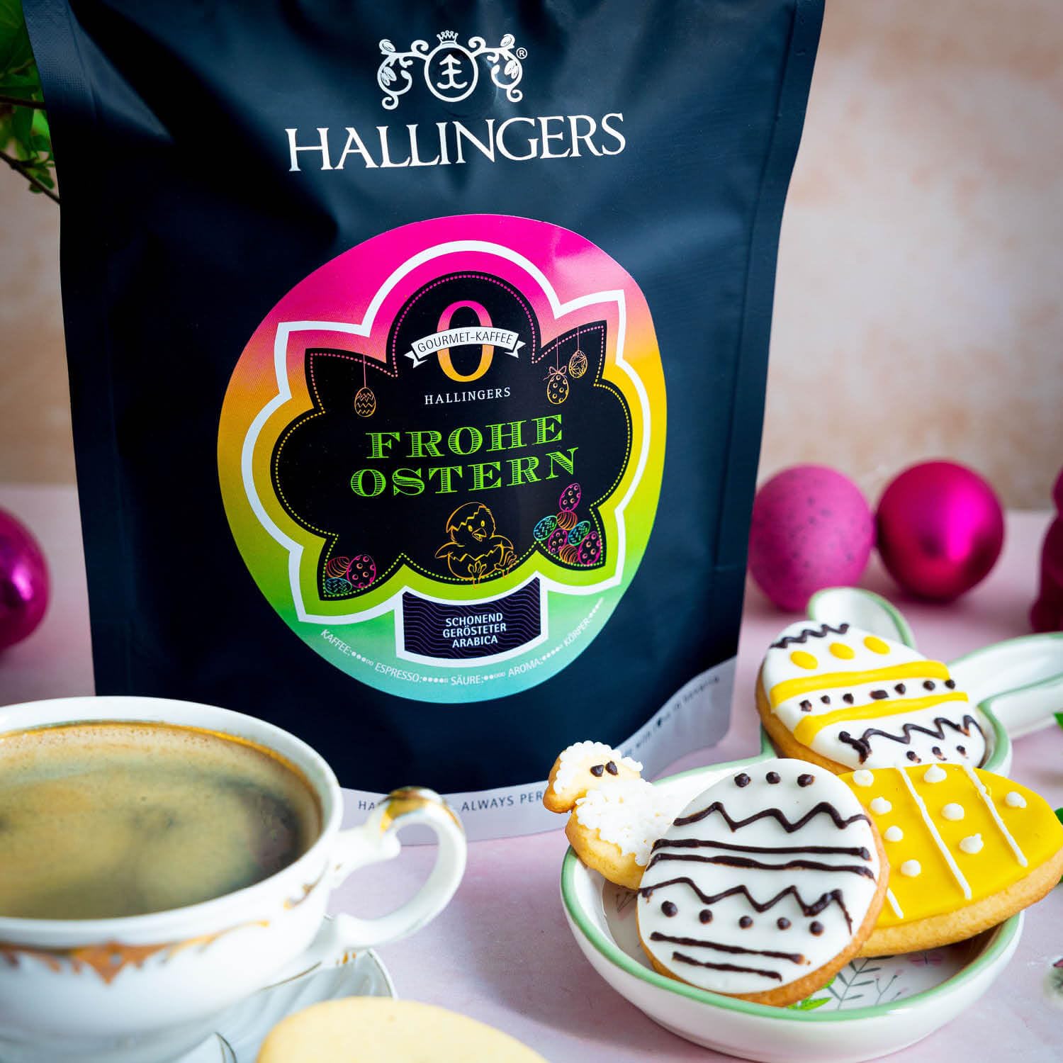 Hallingers Genuss Manufaktur Feinkost Oster-Geschenk-Set - XXL-Geschenkkorb "Easter Big Box ..." großes Osternest Schokolade, Kaffee, Pralinen-Ostereier & Osterhase, Ostern Körbchen für Frauen Männer