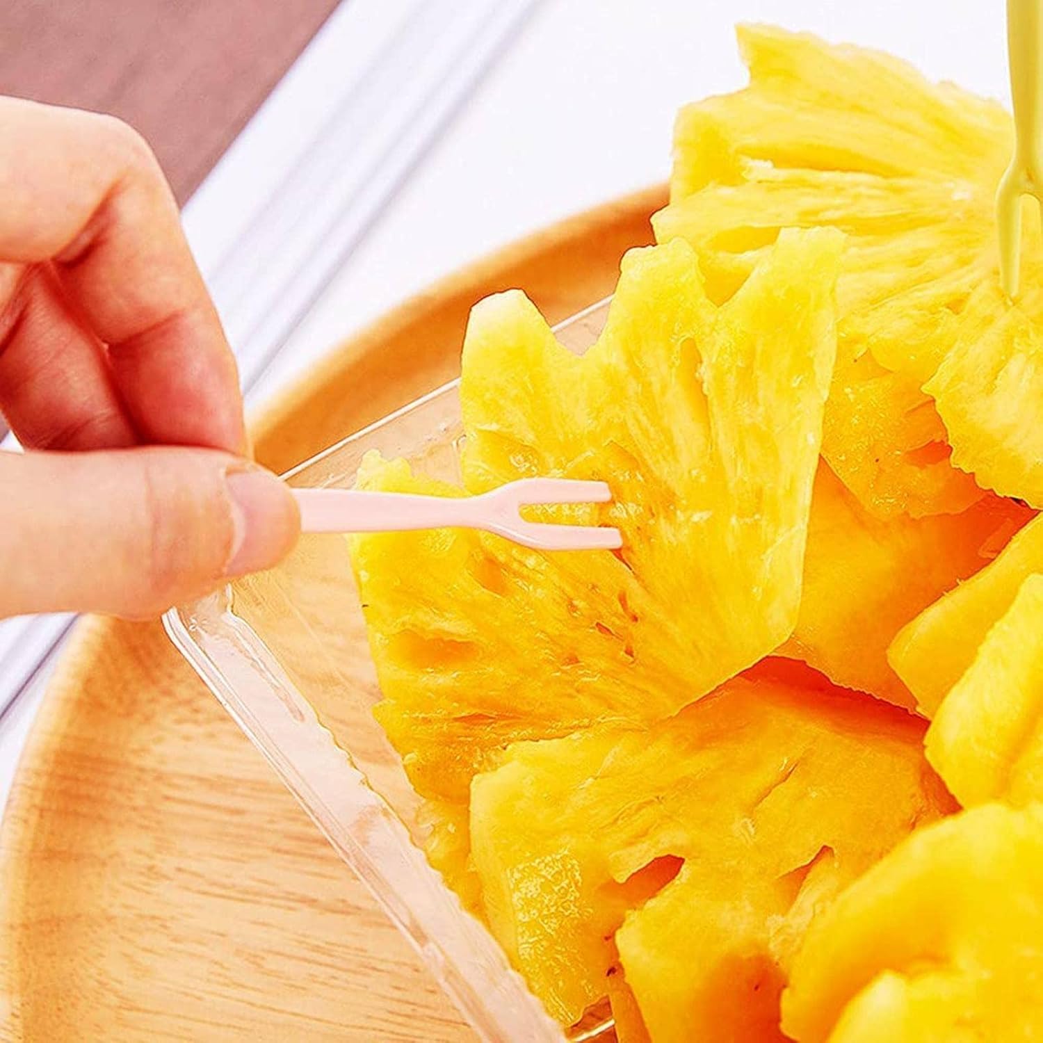 FARZI 100pcs Household Plastic Fruit Fork Household Disposable Tableware Two Teeth Salad Snack Dessert Fork, Mini Cake Fork Tasting Appetizer Cocktail Fork Pick Small Dessert Food Pick Stick