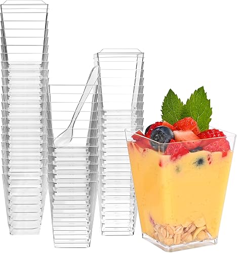 Paquete de 100 vasos cuadrados transparentes de 5 onzas con cucharas de plástico, ideales para postres, aperitivos, pudines, mousse, parfait