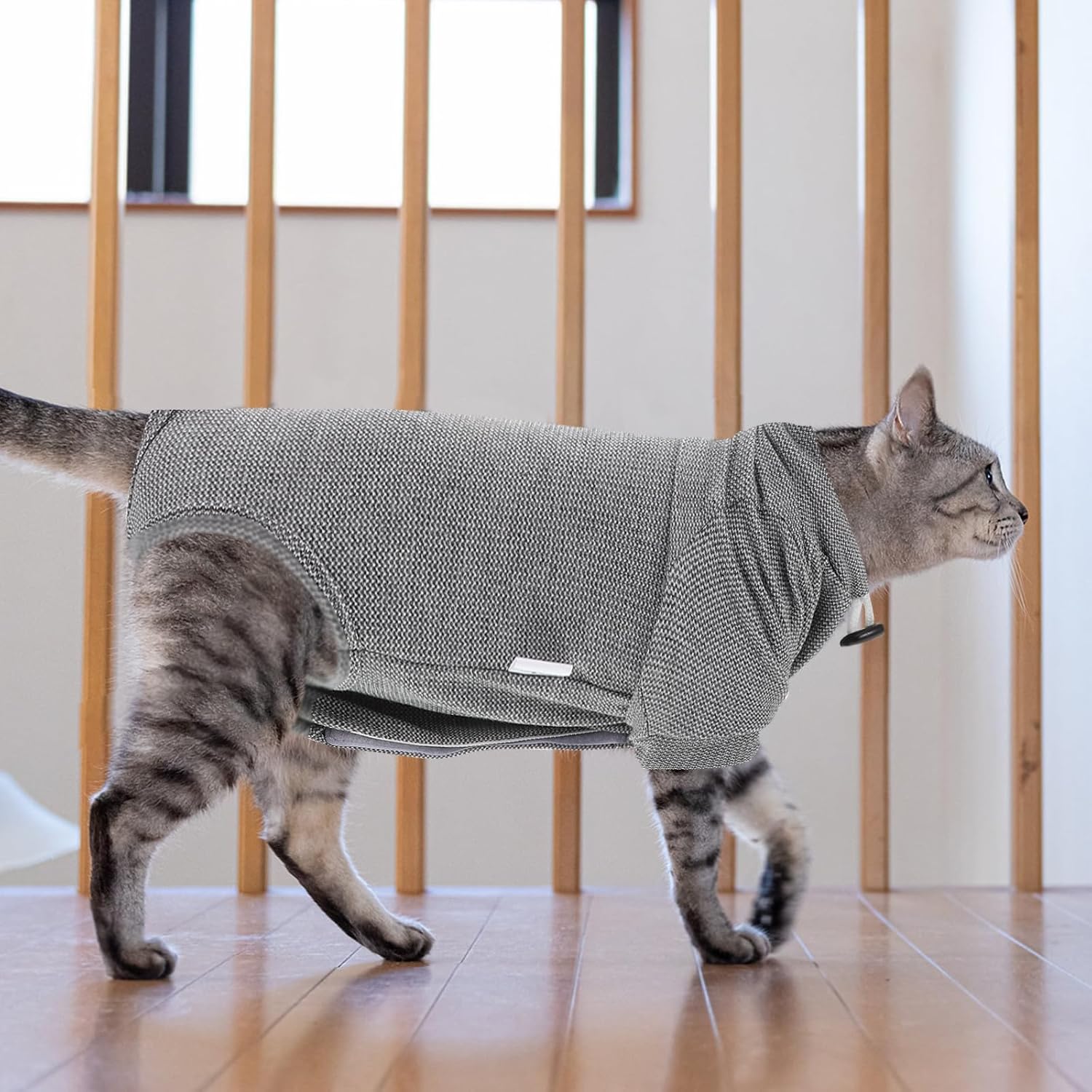 Levemolo Breathable Cat Suit with Tape Design Polyester Neutering Outfit for Cats Postsurgery Protection and Wound Care Seasons Use