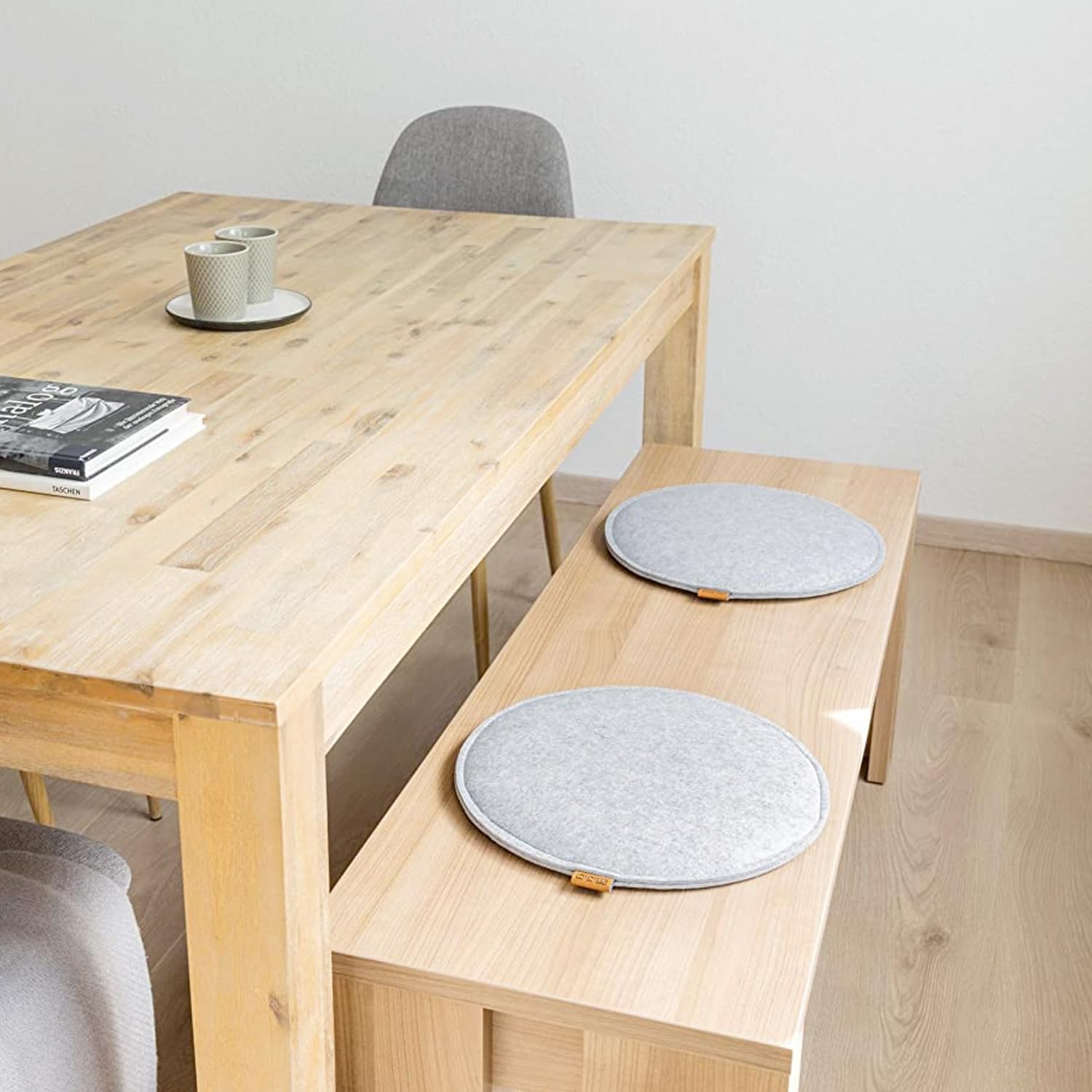 Miqio Design Filz Sitzkissen Rund mit Antirutschnoppen | 35cm | 4er-Set | Indoor und Outdoor | Nachhaltig aus recycelten PET Flaschen | Waschbare Stuhlkissen rutschfest | beige