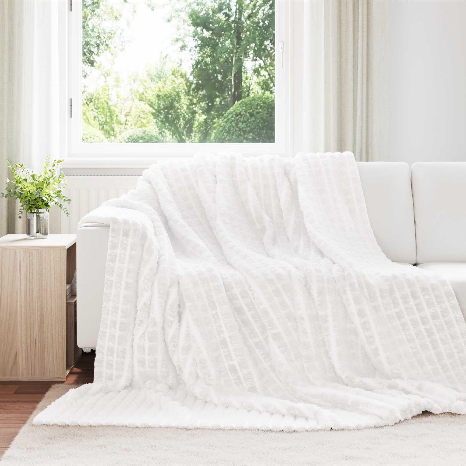 Wohndecke 240 x 220 cm Fleece Kuscheldecke für Sofa und Bett, große Tagesdecke, weich und atmungsaktiv, Wohndeko für Wohnzimmer und Schlafzimmer, Weiß