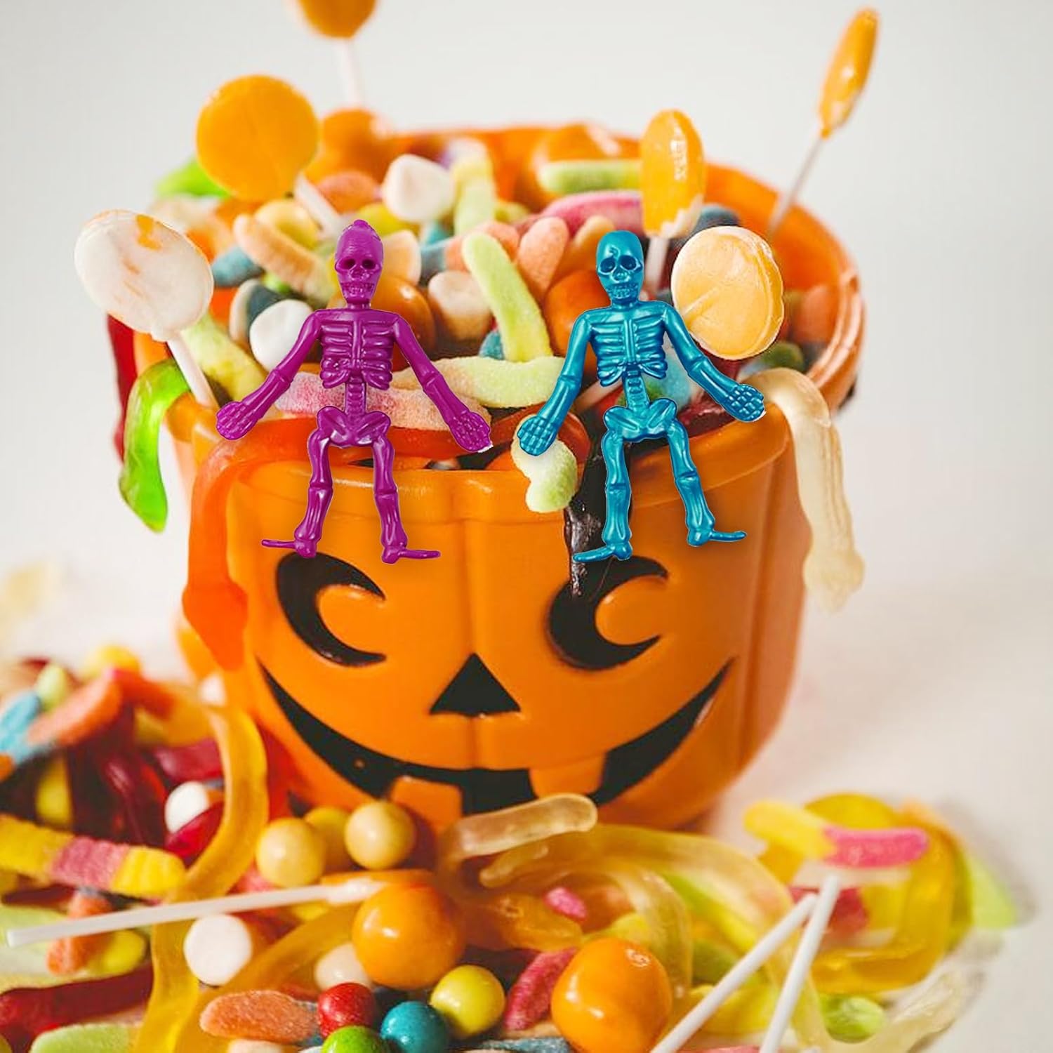 TIHOOD 100PCS Halloween Skeleton Squishy Toys, Assorted Color Stretchy Skull Toys for Party Favors, Happy Halloween Goody Bag Fillers, Kids Boys & Girls