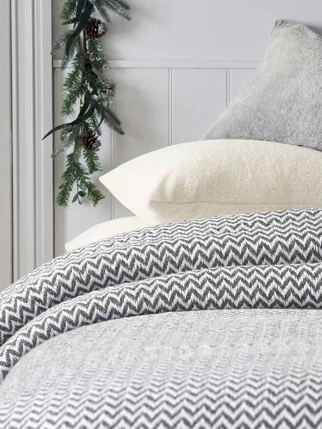 SASHAA WORLD Chevron Throw Blanket Handwoven with Fringes | Throw for Living Room, Bed, XL Sofa & Chair | Grey Throw Blanket | 170x250 cm Pack of 1 (B09GY4T9XS) Amazon Price History, Amazon Price Tracker
