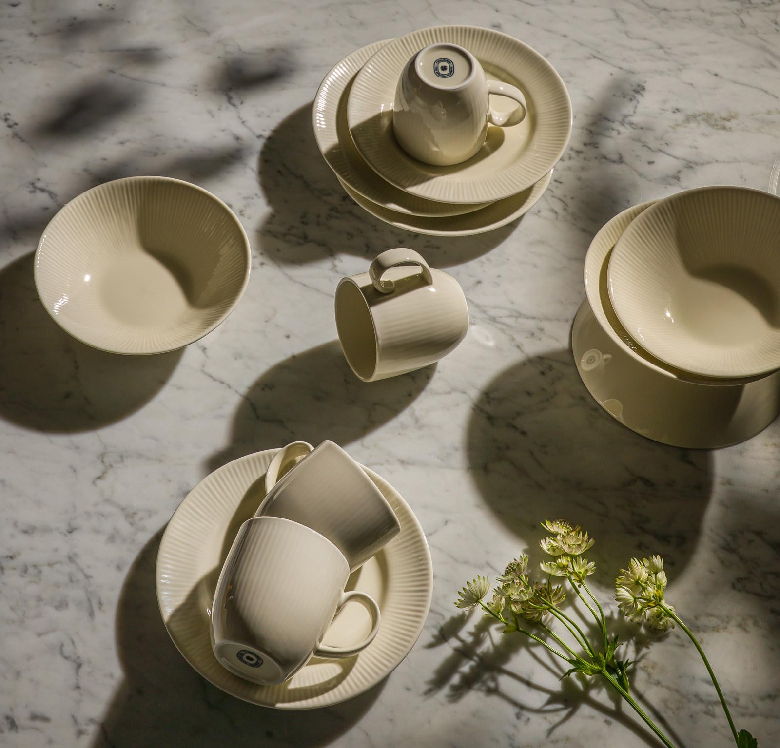 Nordic Dawn Kaffeetasse, 4er-Set, 350 ml, Porzellan, Spülmaschinenfest, Reliefmuster, Beige (Stroh)