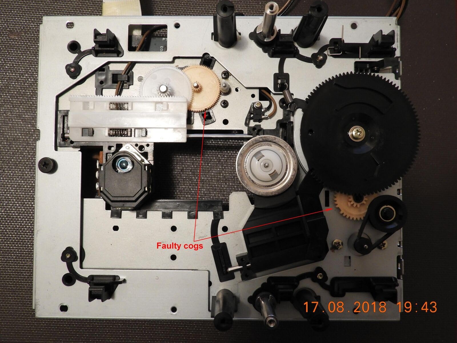 Replacement gear set for TEAC VRDS 7 CD Player