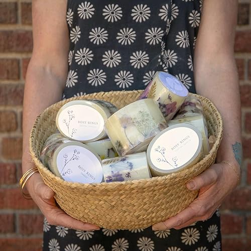 Vista 4 de Rosy Rings Vela botánica redonda pequeña – Aromaterapia, vela de larga duración, 60 horas de tiempo de combustión, velas botánicas florales