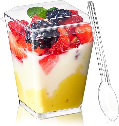 TOFLEN Paquete de 50 unidades de tazas de postre de plástico de 5 oz con tapas para fiesta, mini tazas de postre con cucharas, tazas de postre para