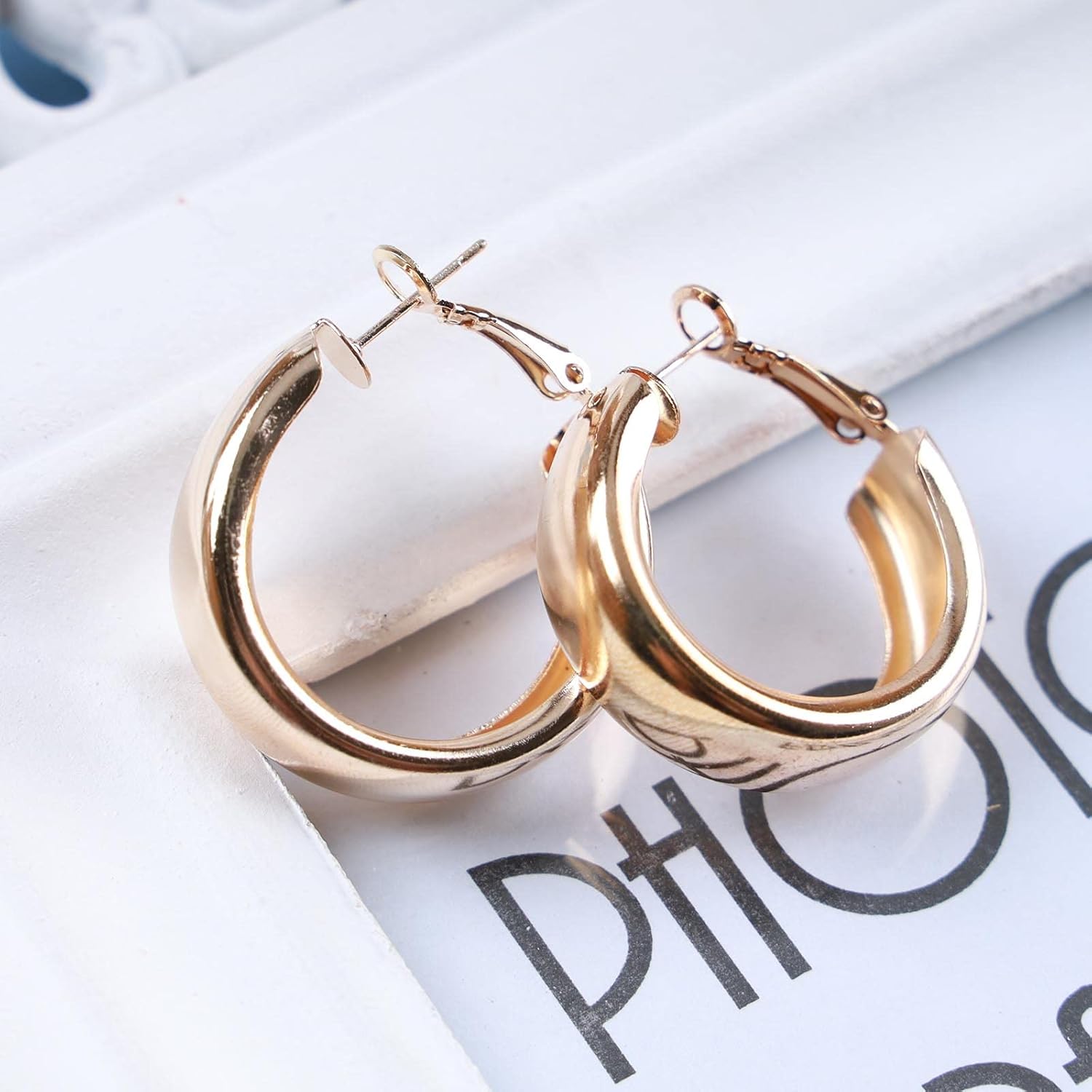 Punk Hollow Circle Stud Earrings Gold Wide Hoop Earrings Chunky C Shape Hoop Earrings Thick Open Circle Earrings Jewelry for Women - Image 3