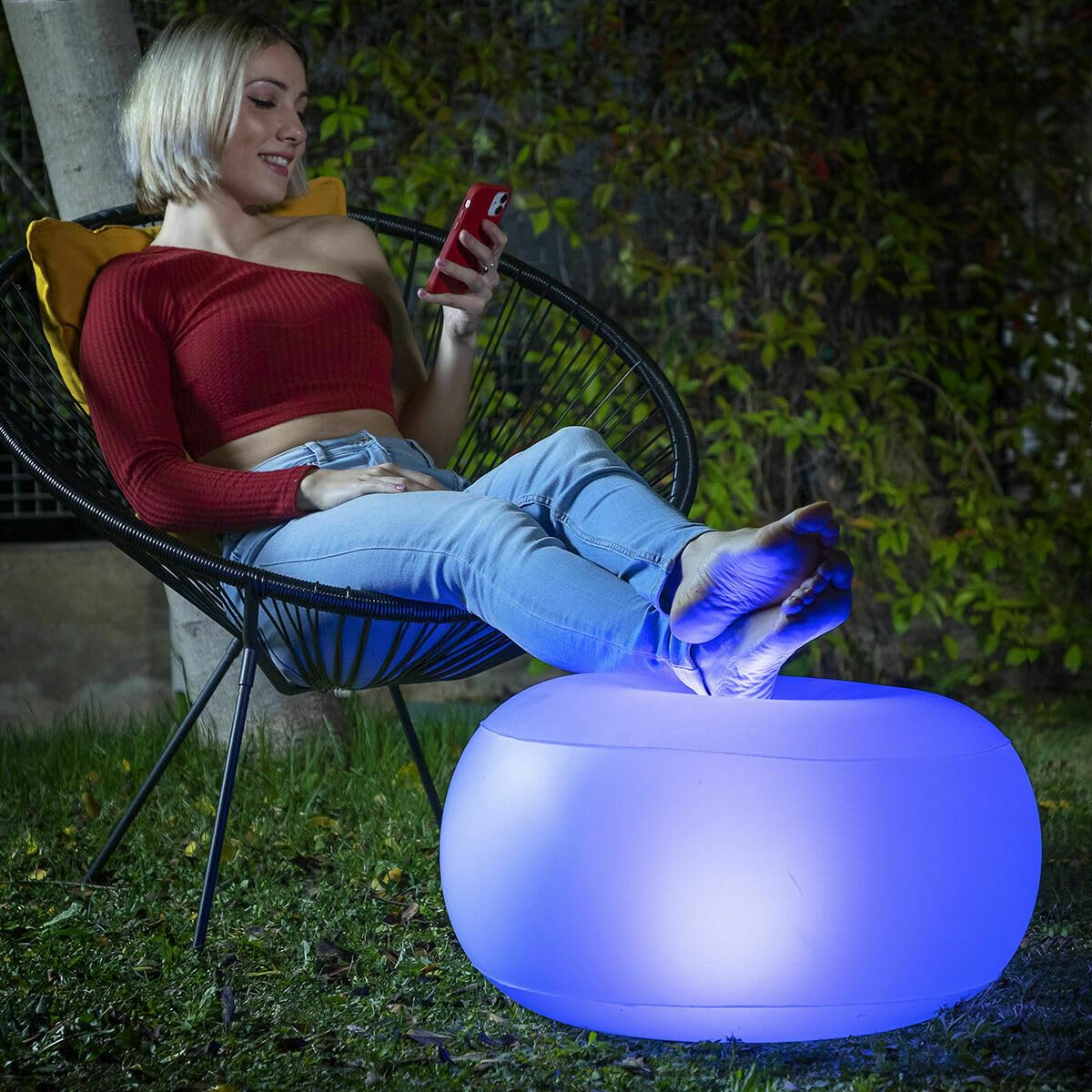 InnovaGoods® Puff Hinchable Exterior + Sillon con LED Multicolor, Resistente al Agua, Incluye Parche de reparación y Mando a Distancia, Sofa Ideal para Camping, Piscina, Interior y jardín