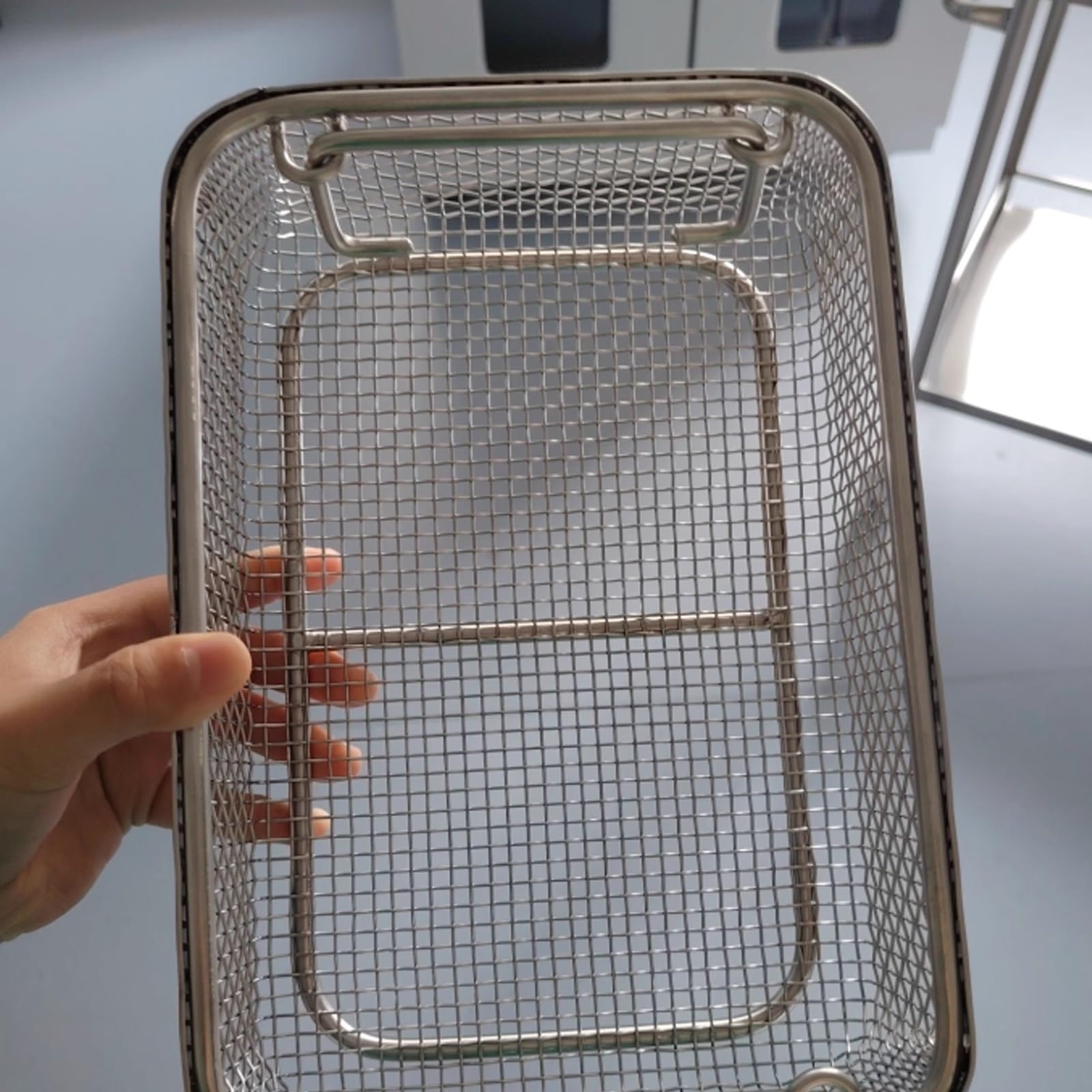 Cestello per la sterilizzazione di strumenti chirurgici, vassoio perforato con maniglia, maglia 4 mm, pulizia a ultrasuoni, per l'industria medica e alimentare(40x25cm/15.7x9.8in)
