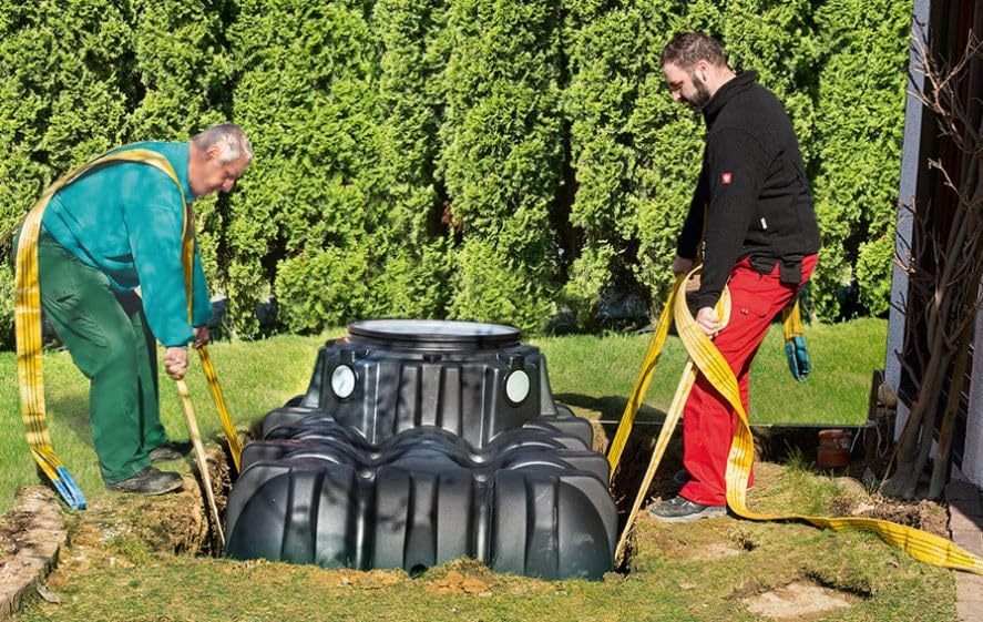 Serbatoio in polietilene da 1500 litri. Progettato specificamente per il recupero dell'acqua piovana. Lunghezza 210 cm, Larghezza 125 cm, Altezza 102 cm.