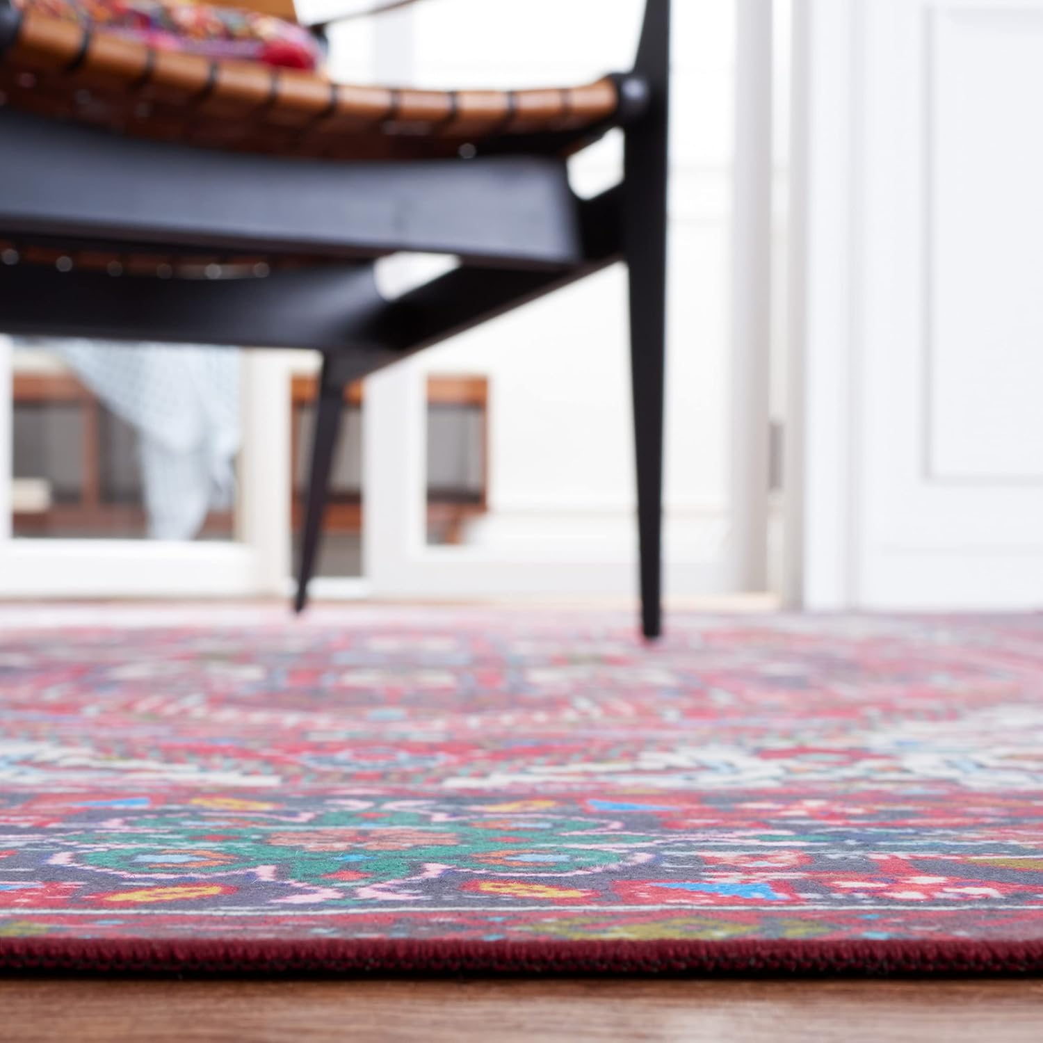 SAFAVIEH Washable Rug Tucson Collection - 6' x 9', Red & Blue, Slip Resistant & Easy to Clean, Ideal for Living Room, Bedroom, Dining Space (TSN192Q)
