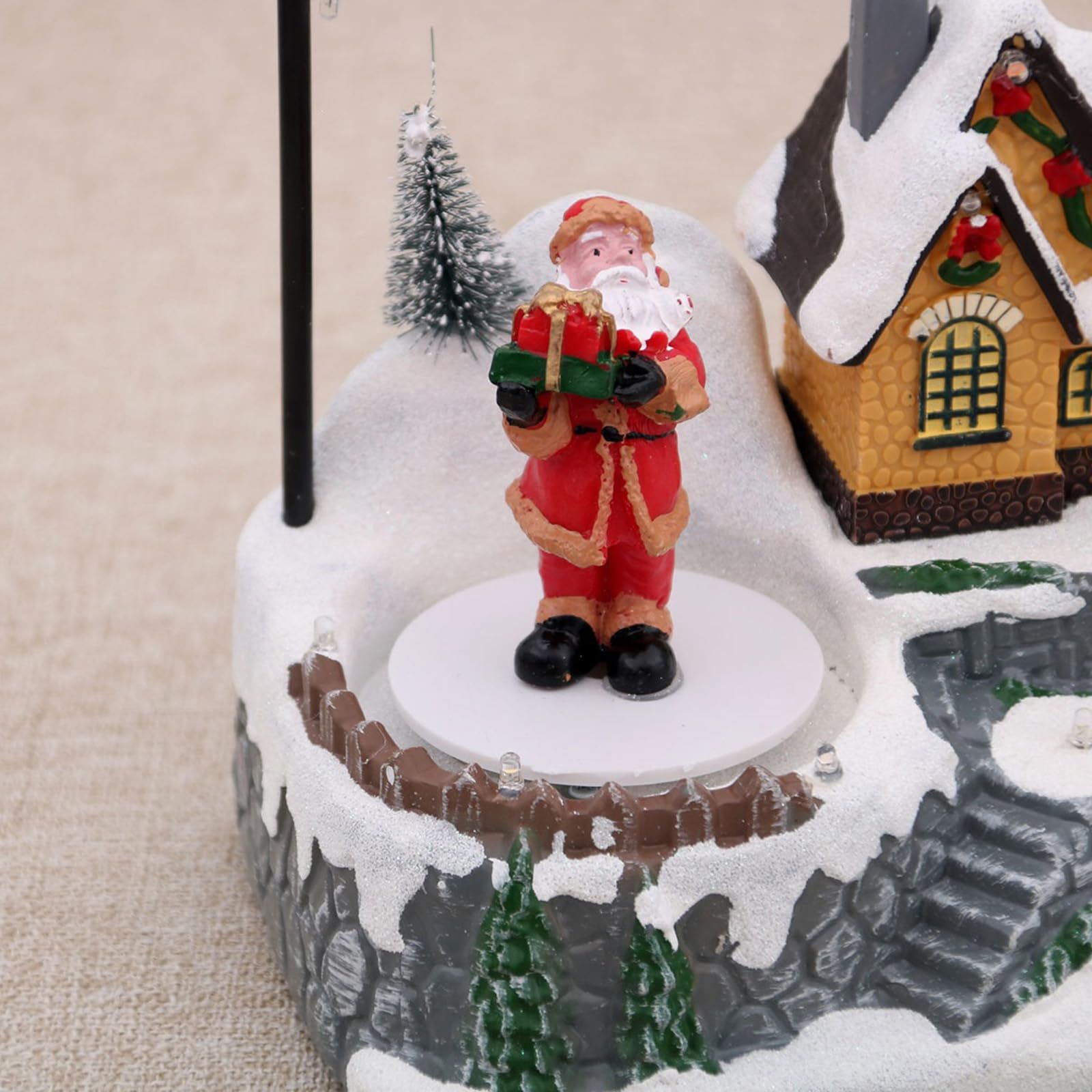 PANGBOER Figurine animate Musicali del Villaggio Natale con Babbo Natale/Albero Rotante Decorazioni Natalizie Musicali Ornamenti da Tavolo Regali Figurine delle Case del Villaggio