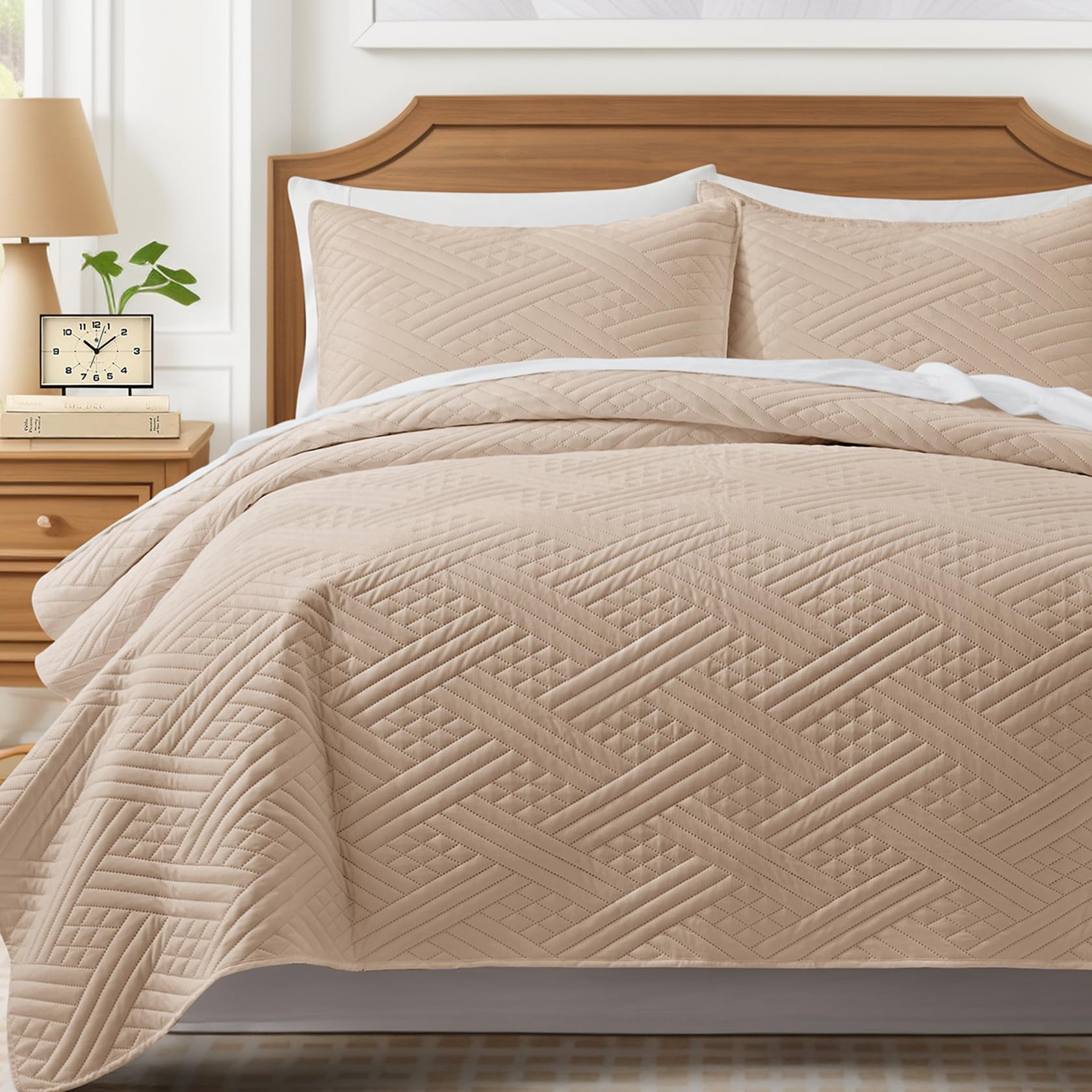 Queen Light Camel Quilt with Stripe Pattern, Summer Lightweight Full Size Thin Comforter Bedding Set, Soft Microfiber Bedspread & Coverlet for All Seasons - 3 Piece(1 Quilt, 2 Pillow Shams)