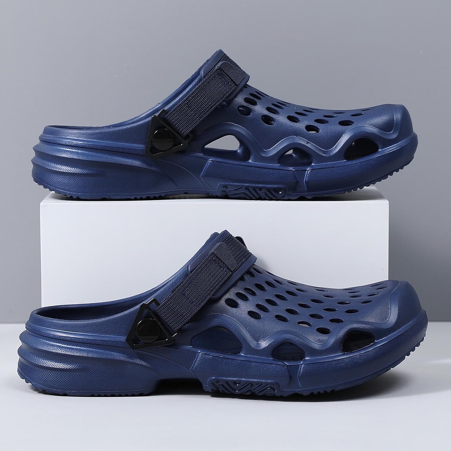 Men's Slip On Clogs Summer Non Slip Garden Shoes Lightweight Soft Clogs Mules Garden Kitchen Outdoor Beach Yard Pool Shower Classic Sandals Slippers