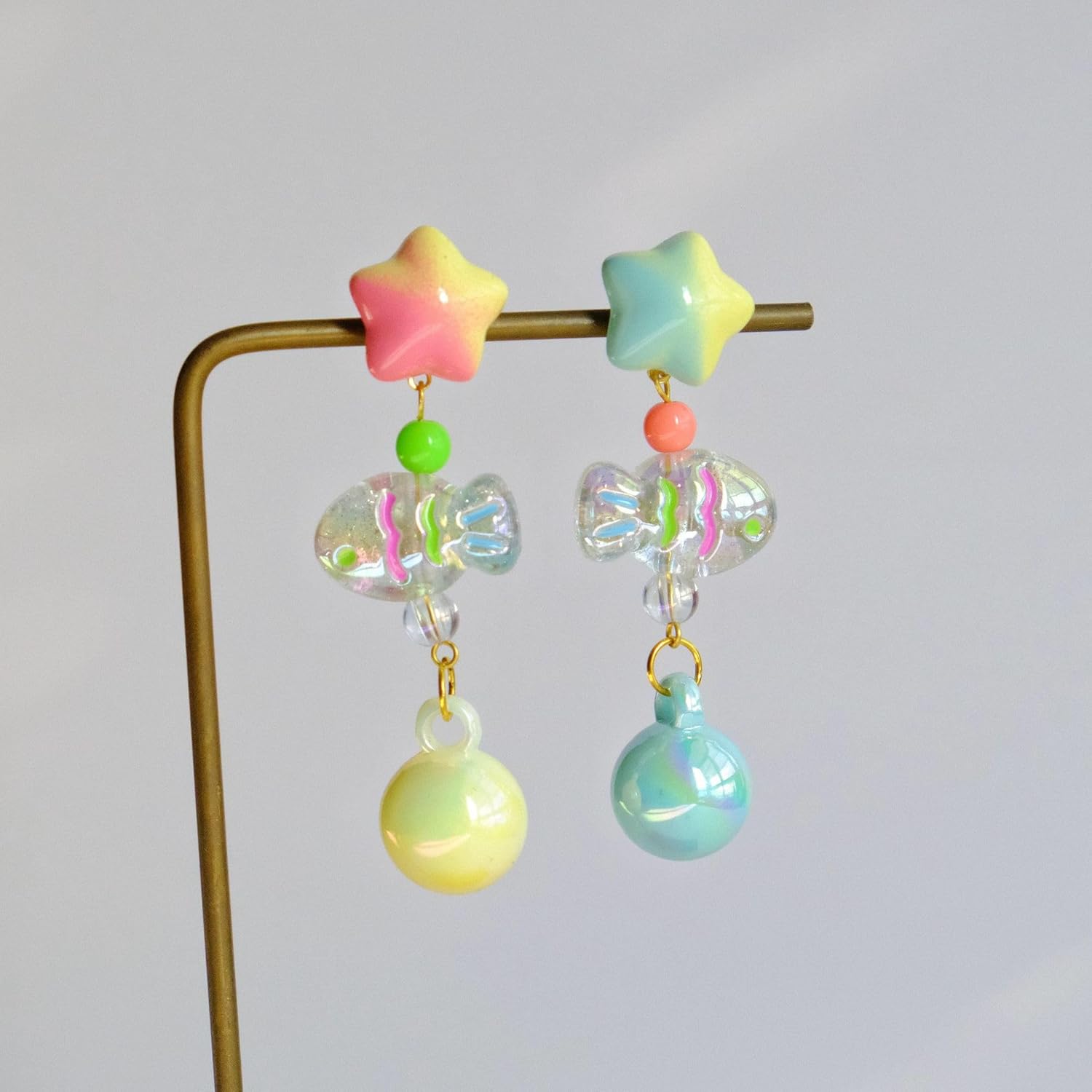 Love 3D colorful goldfish pendant earrings Kawaii star fish pendant earrings, pastel colors, rainbow colored beads with clear fish charm, Christmas gift for friends