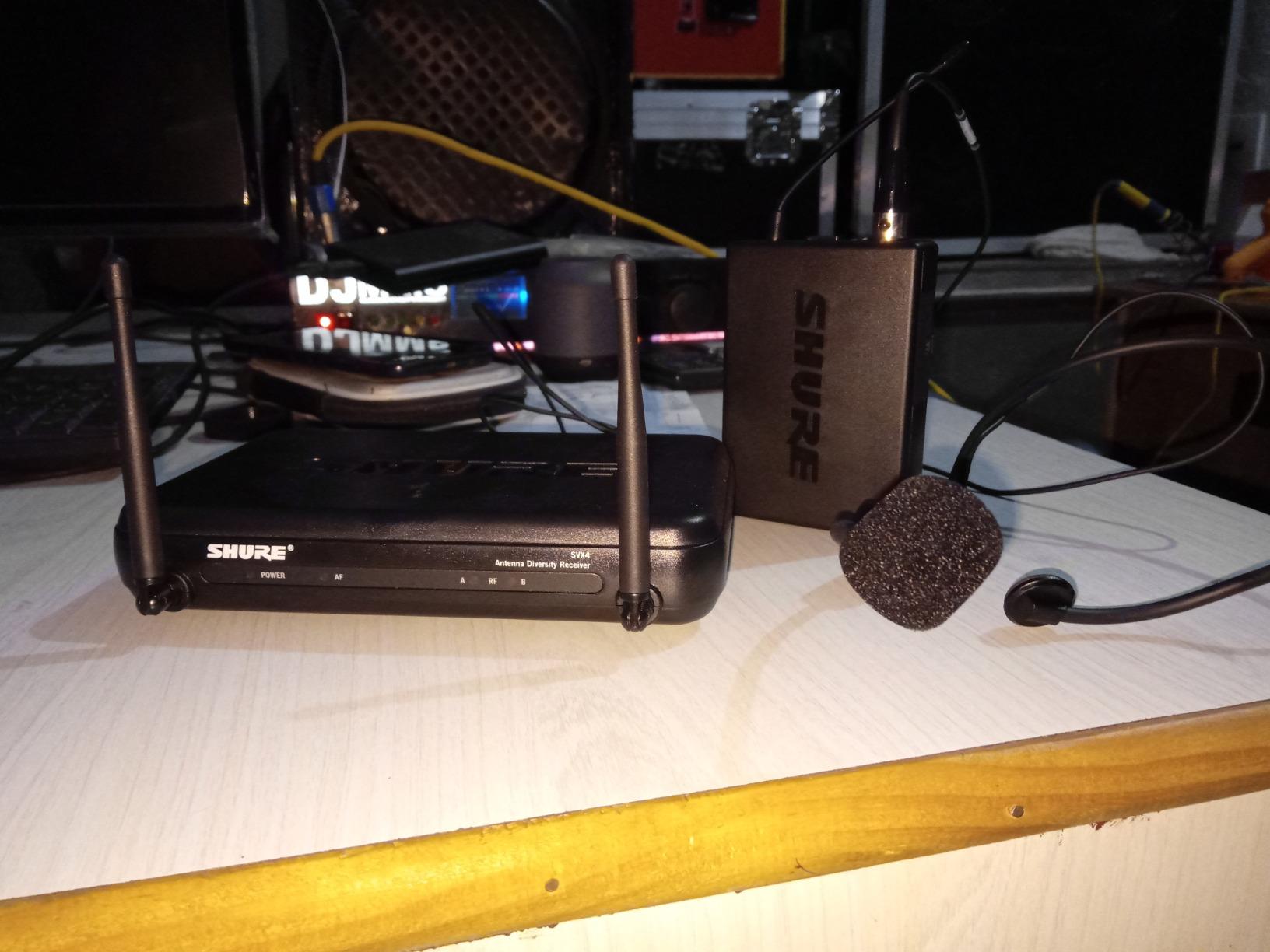 Shure SVX14/PGA31 Headworn Wireless Microphone System Amazon.in