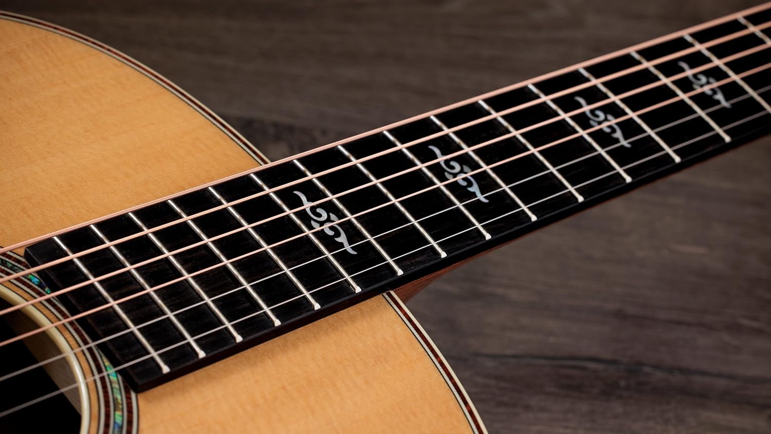 Taylor Gold Label 817e Grand Pacific Acoustic/Electric Guitar with Hardshell Case (Natural)