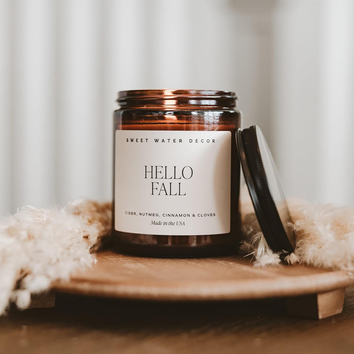 Autumn Aroma: Cozy Soy Candles with Spiced Cider Essence