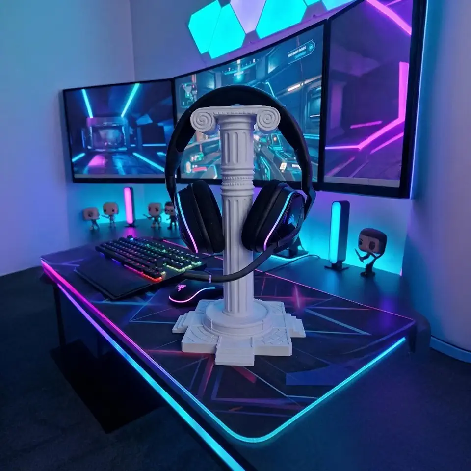 Suporte para Headset Coluna Romana Jônica - Organizador de Mesa Premium, Design Escultural para Setup Gamer e Escritório, Acabamento Branco Fosco Especial
