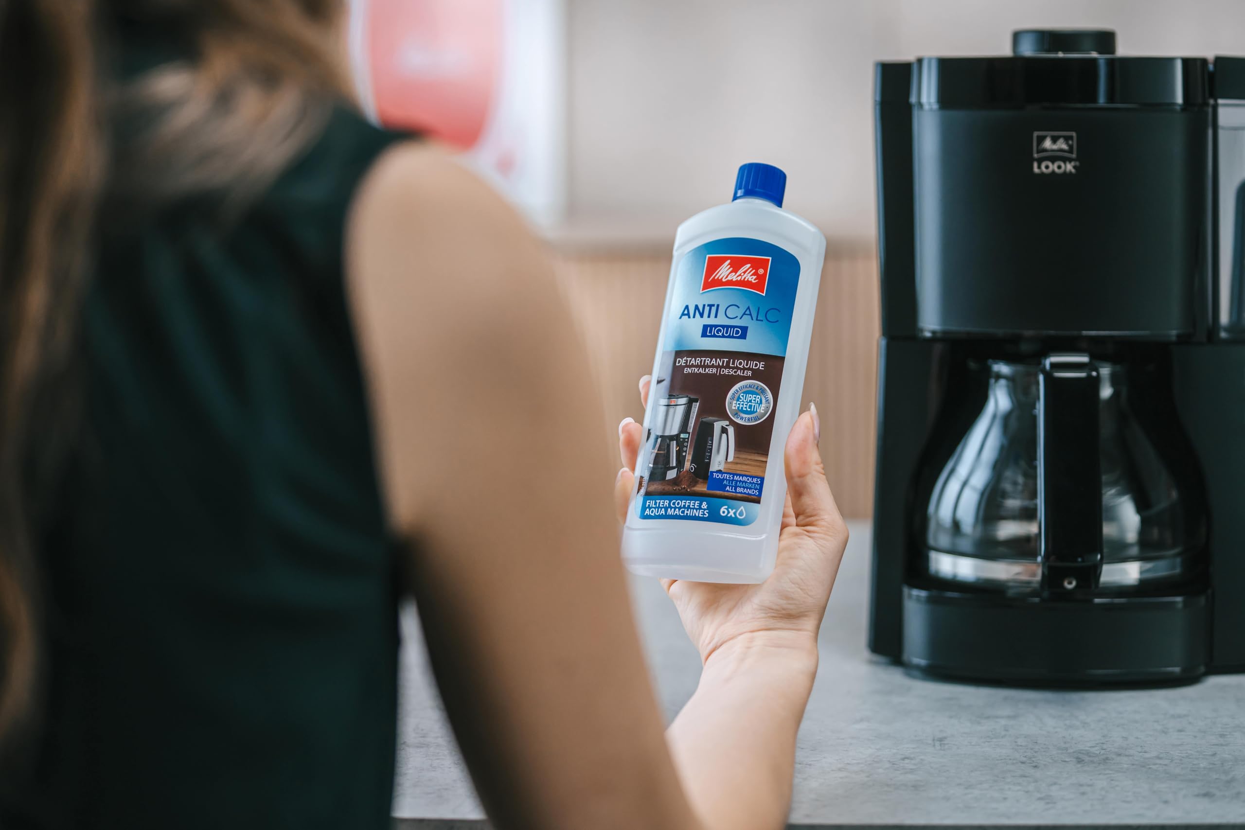 Melitta Look - Macchina da caffè filtro con caraffa in vetro e serbatoio dell'acqua rimovibile, programma di decalcificazione, per fino a 10 tazze di caffè, nero