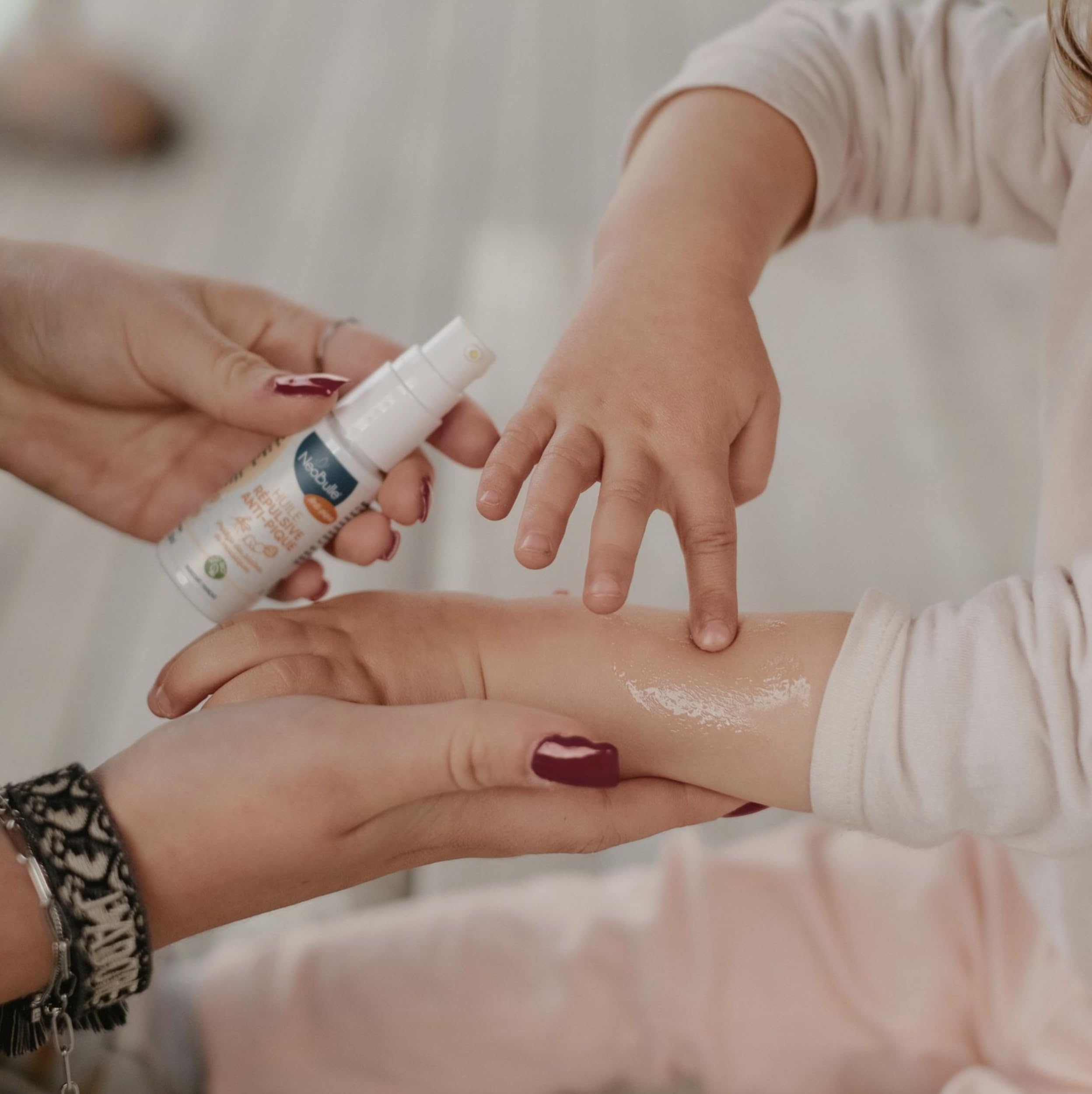 NéoBulle - Huile Répulsive Anti-Pique Anti-Moustiques Bébé - 100% Ingrédients Bio - Dès 3 Mois - Flacon Pompe 20ml