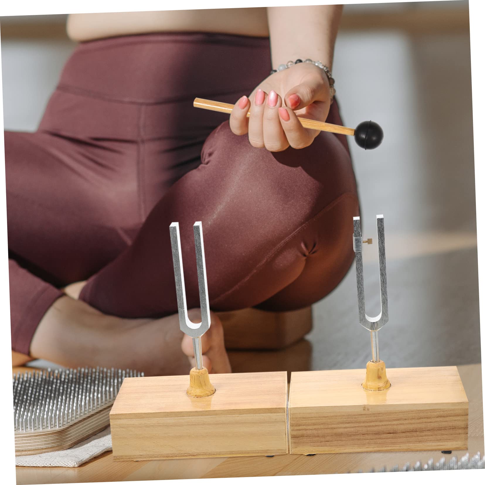 Stimmgabel für Experiment 440 Hz mit Hammer und Holzsockel Metall Klarer Klang für Physik und Lehrversuche