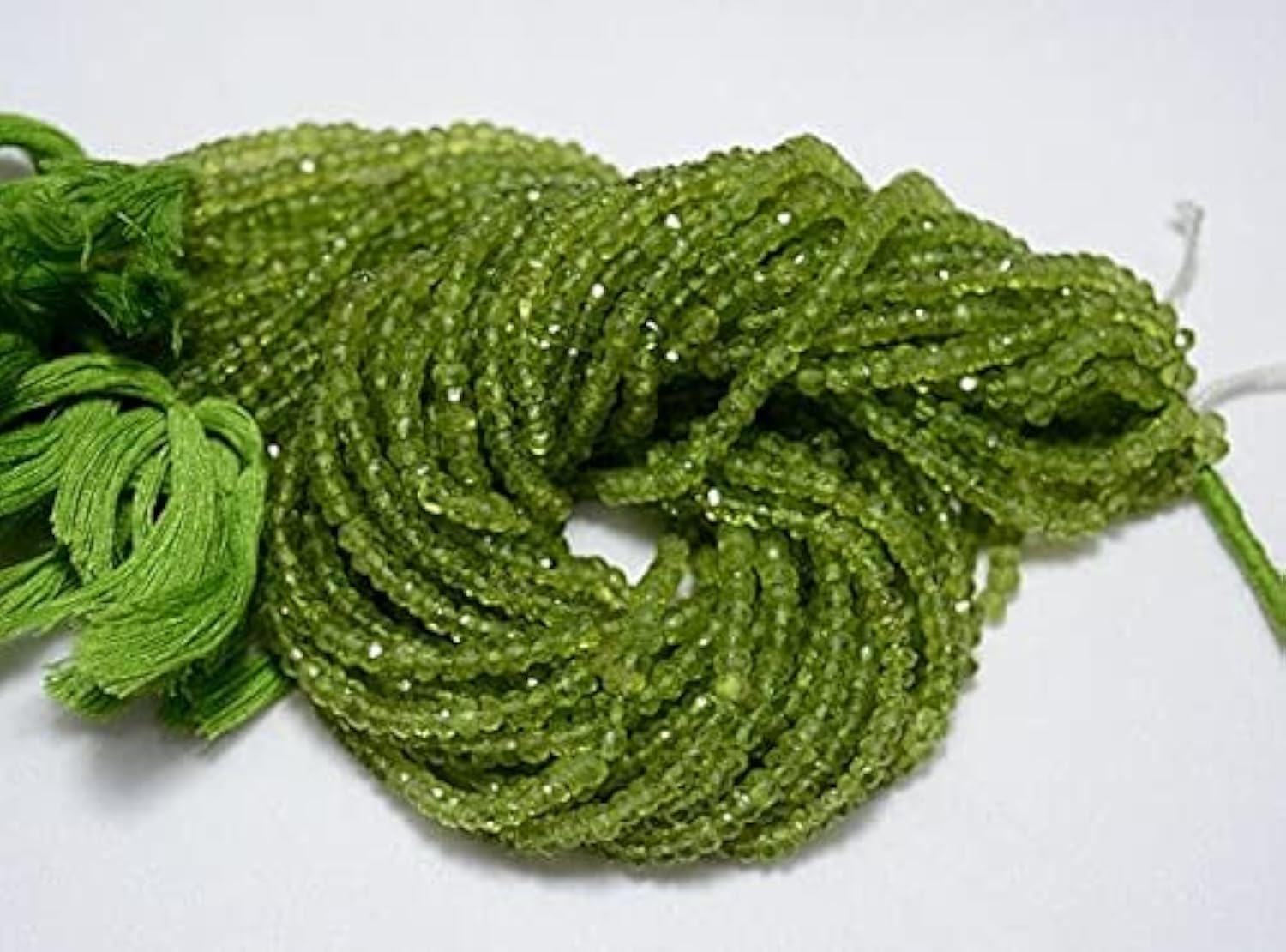 Micro faceted rondelles beads en péridot pour bijoux symboliques
