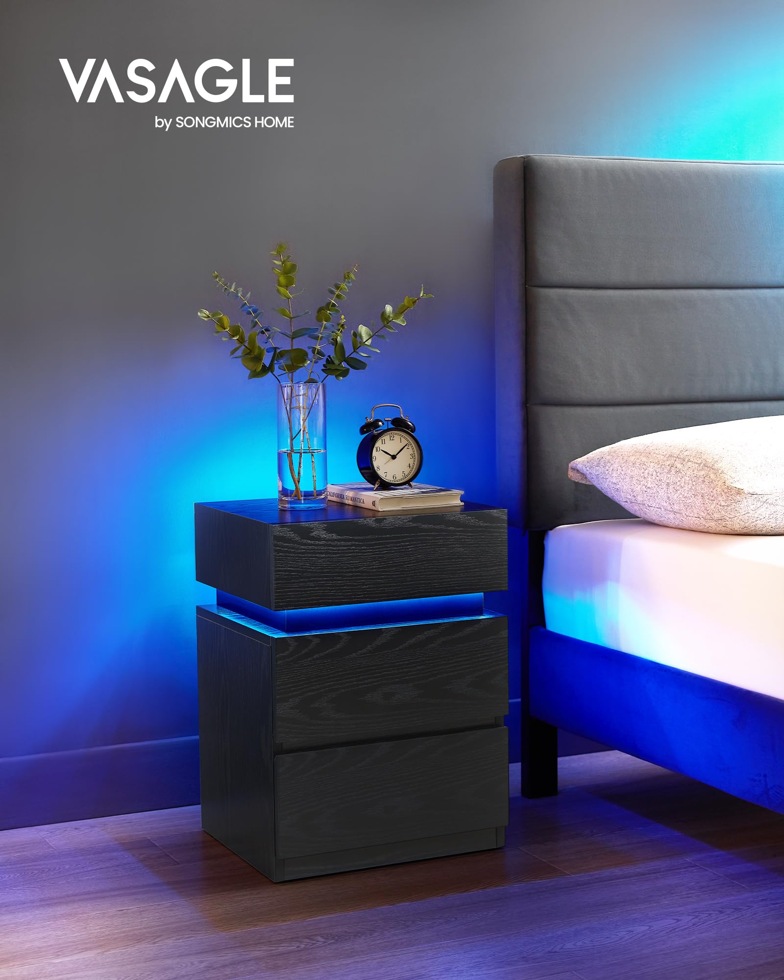 VASAGLE KAILYN Collezione - Comodino con Striscia Luminosa di Luci a LED Multicolore Variabile, 3 Cassetti, Tavolino in Stile Moderno, 35 x 40 x 55 cm, Nero Effetto Legno LET630T56