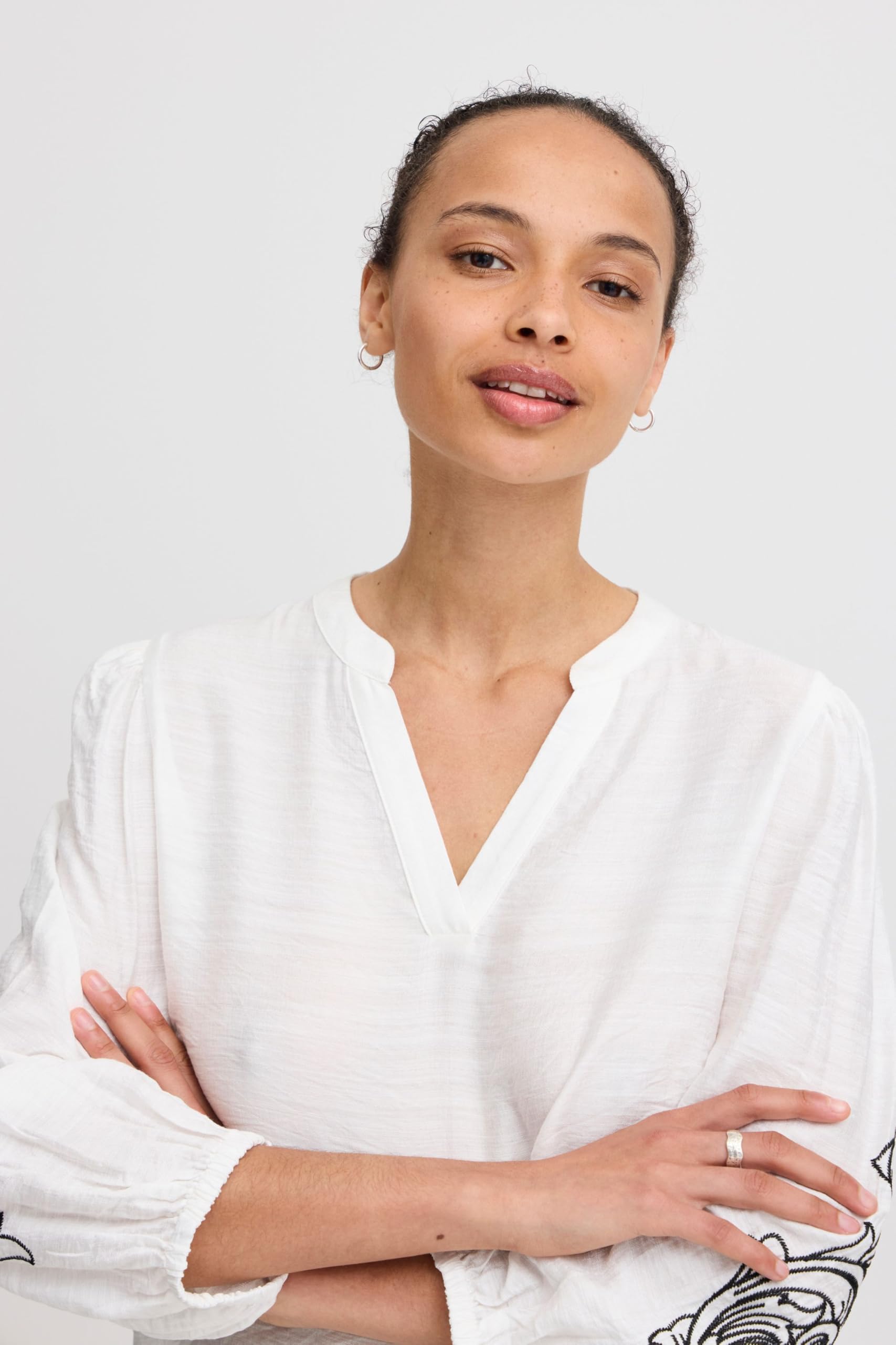 b.young BYIDAMY Blusa de manga larga para mujer, cuello alto, corte regular, cuello alto