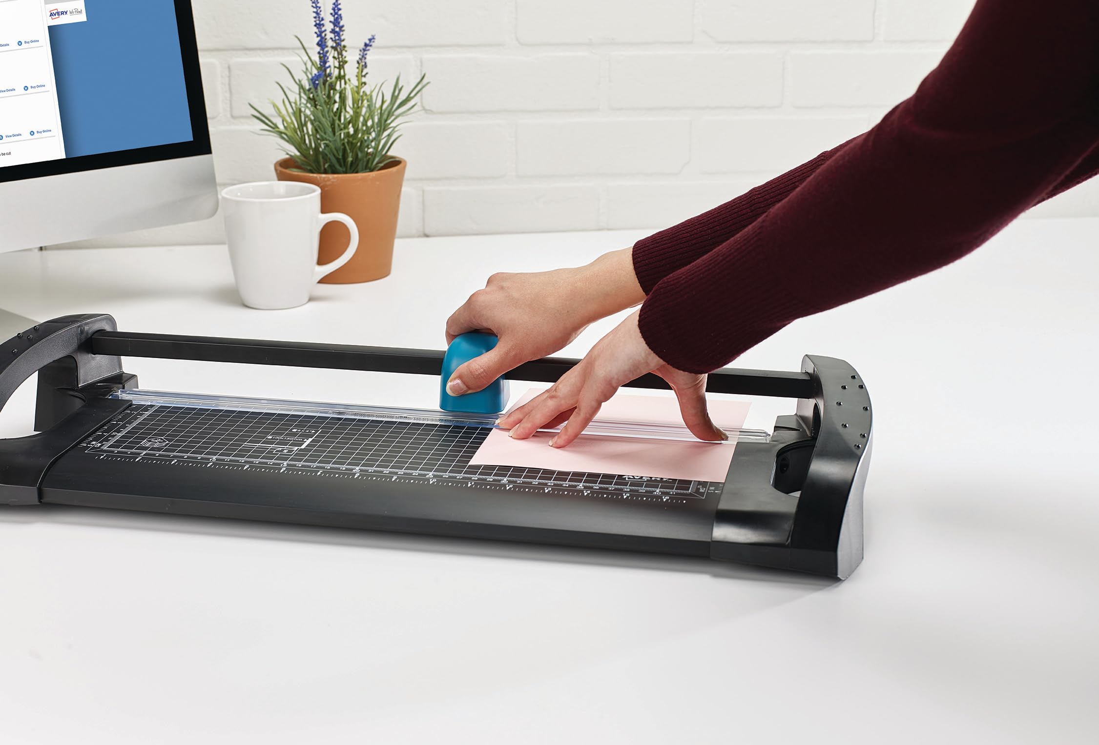 AVERY - Rogneuse Office. Format de coupe maxi : A3.