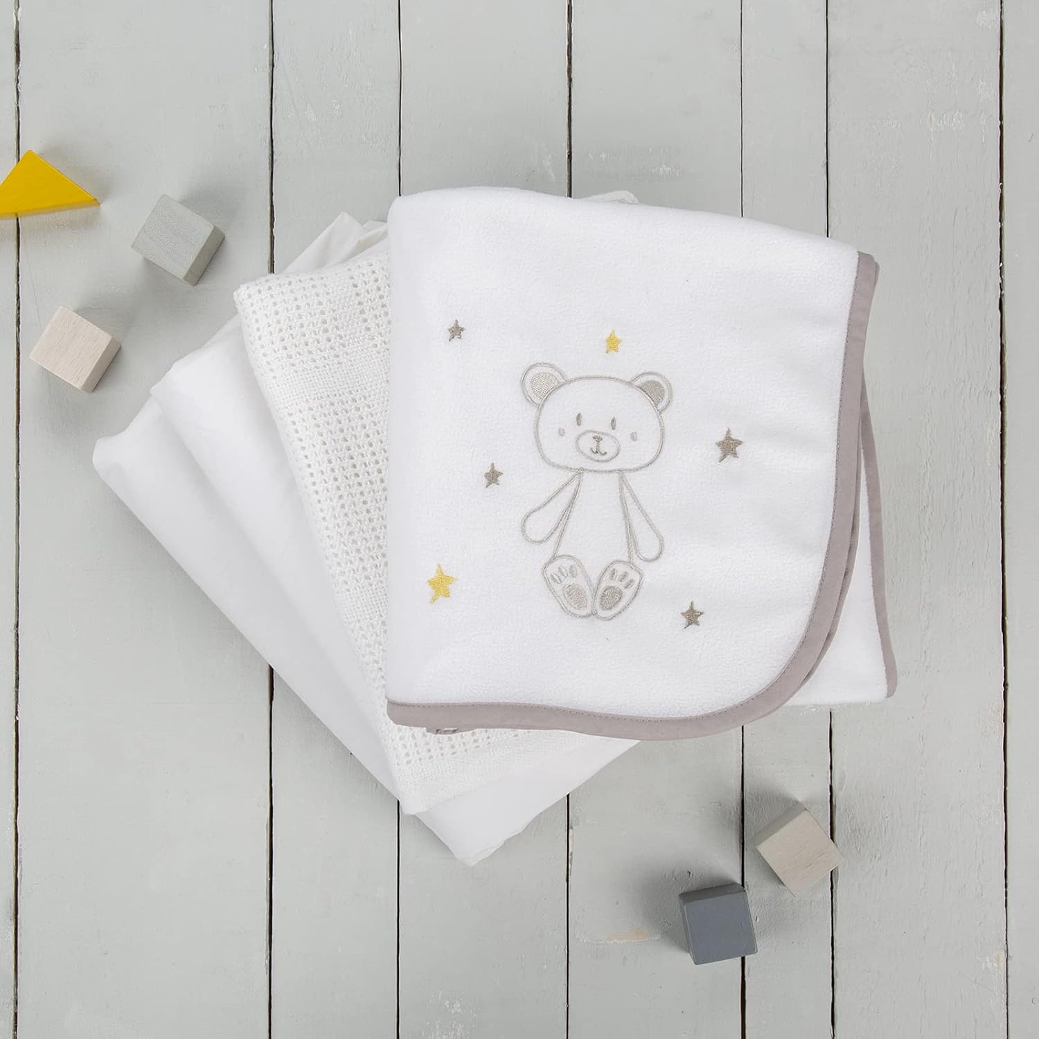 CuddleCo Baby Cot Bed Bedding Starter Set Features 2 fitted sheets, 1