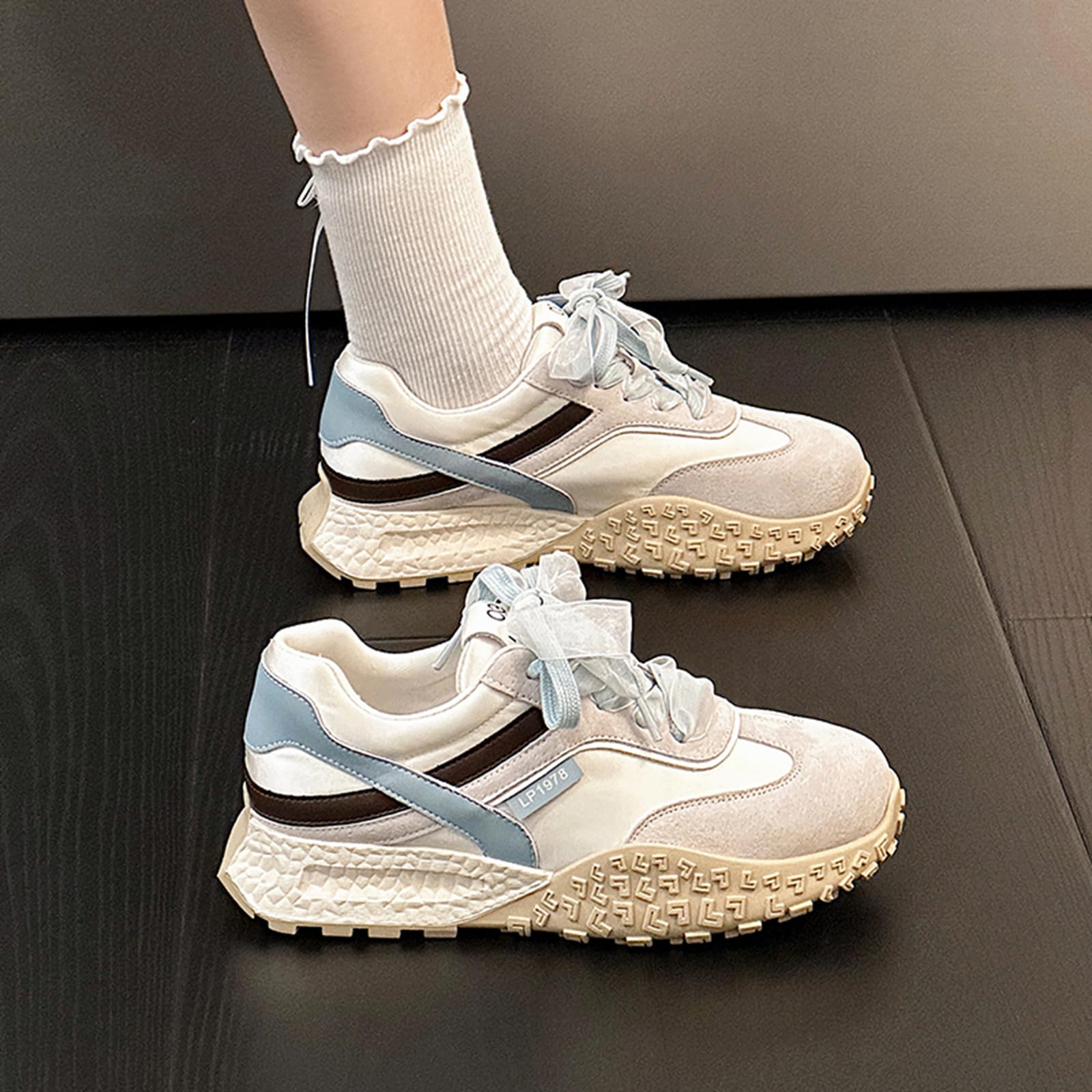 CUTEHEELS Wygodne, wytrzymałe damskie sneakersy ze skóry z okrągłym noskiem i sznurowaniem