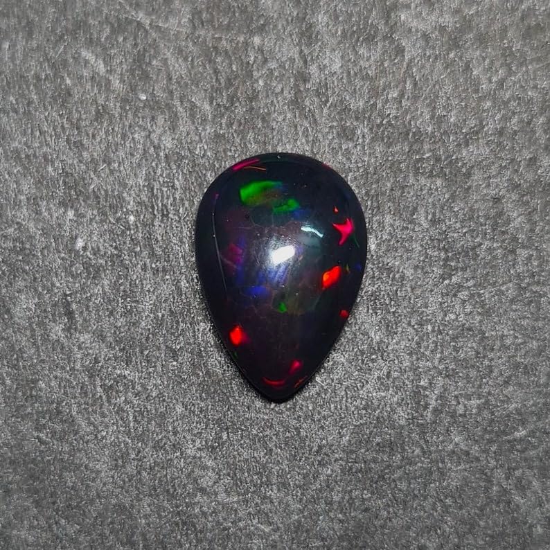 Cabochon d'opale éthiopienne noire AAA pour bijoux d'exception