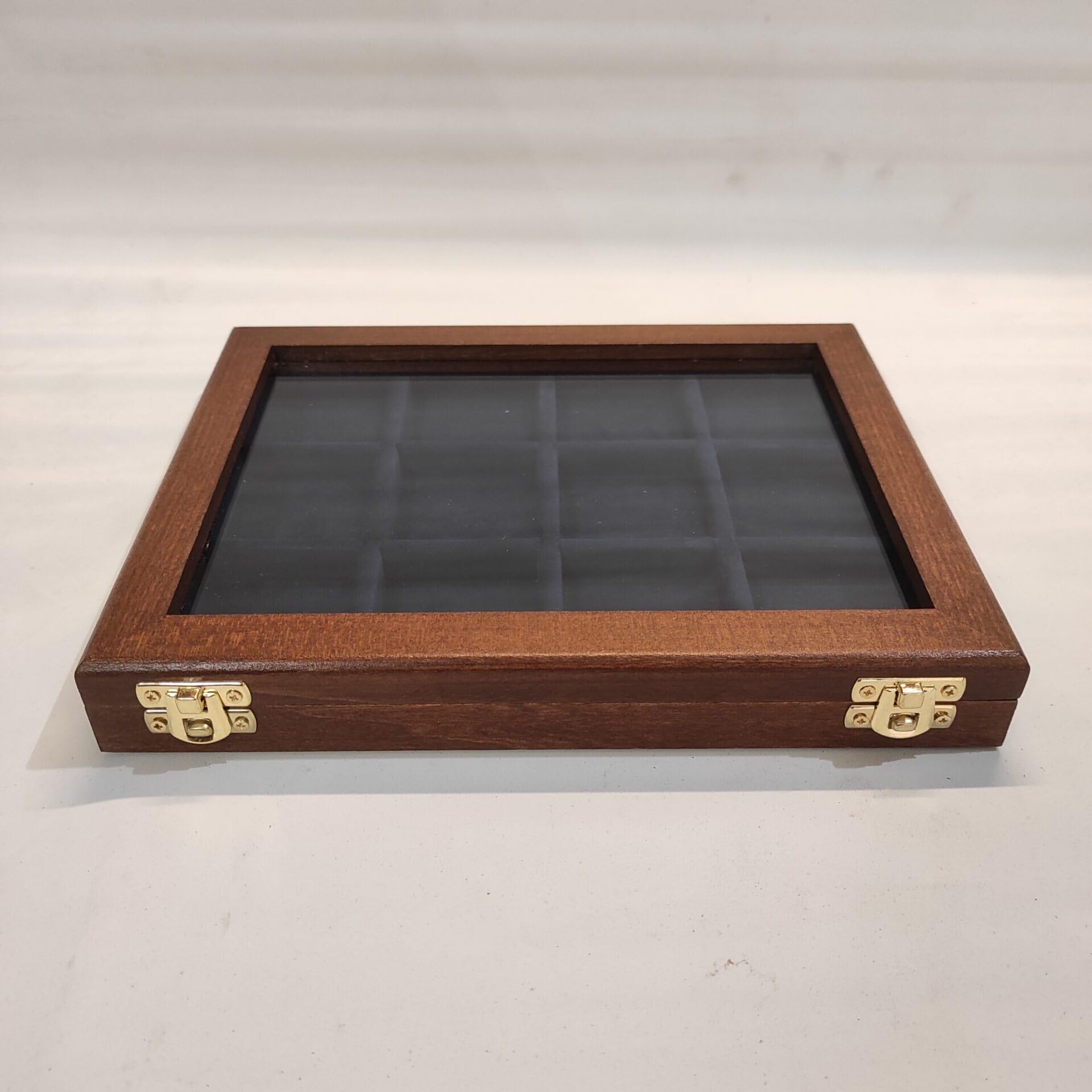 Caja Expositora de Madera con Forro de Terciopelo para Monedas y Anillos – Estuche Artesanal para Coleccionistas, Joyas, Medallas y Pequeños Recuerdos
