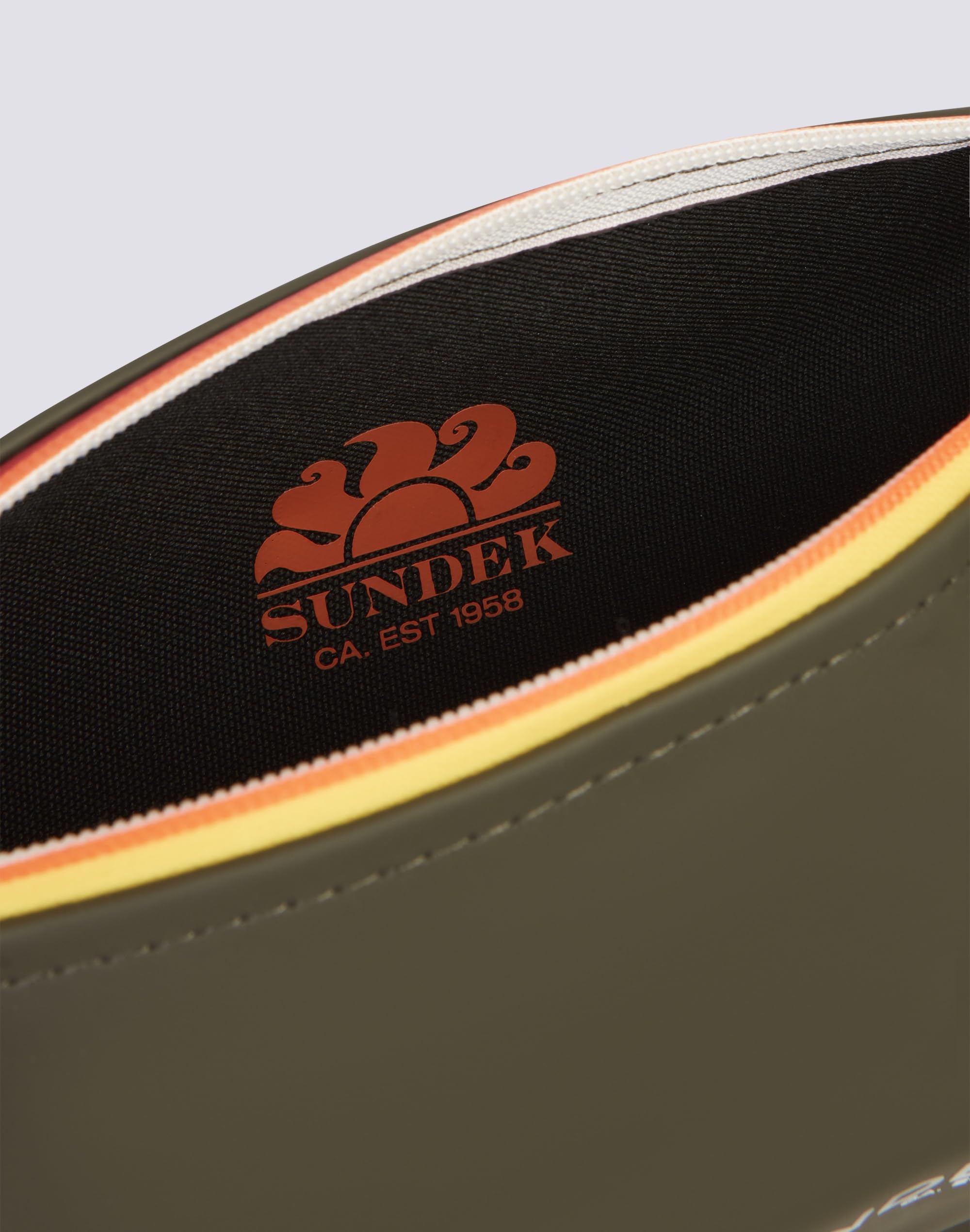 SUNDEK BEAUTY CASECOLOR DK AR GREEN 01 30201 - DK AR GREEN 01 One Size