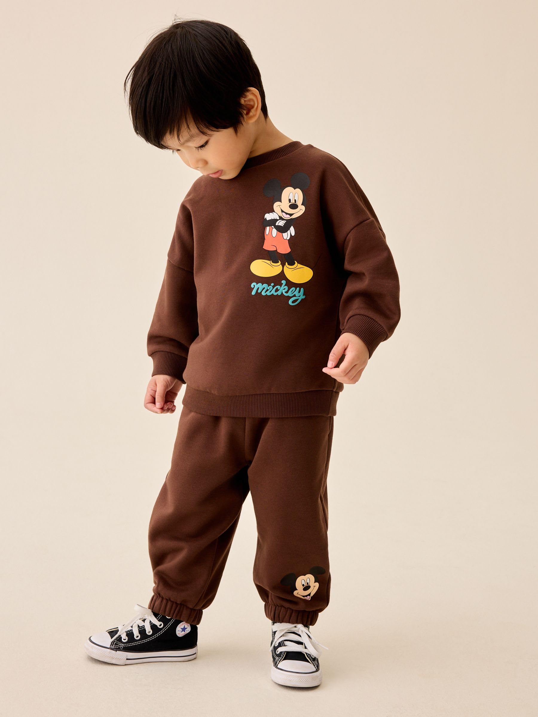 NEXT Młodsze chłopcy Bluza z okrągłym dekoltem i spodnie dresowe w komplecie Mickey Mouse