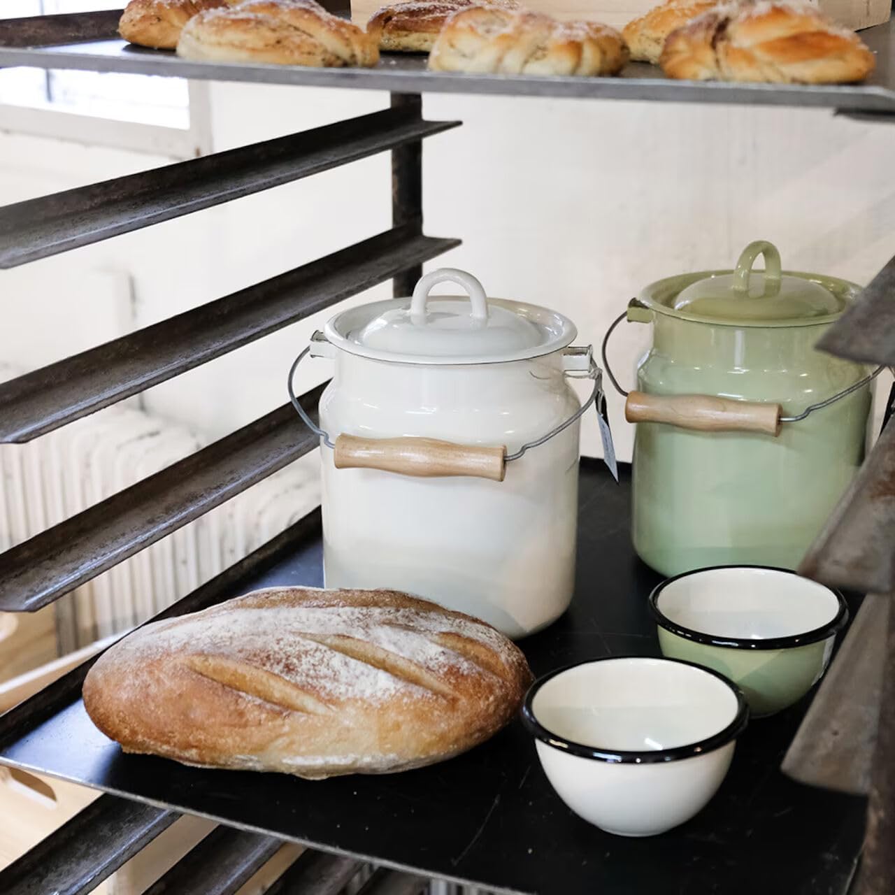 Vintage Style Enamel Milk Can with Lid 3.5 Qt (3.3 L) Pastel Color, Rustic Design (Pure White 3.5-qt (3.3 L))