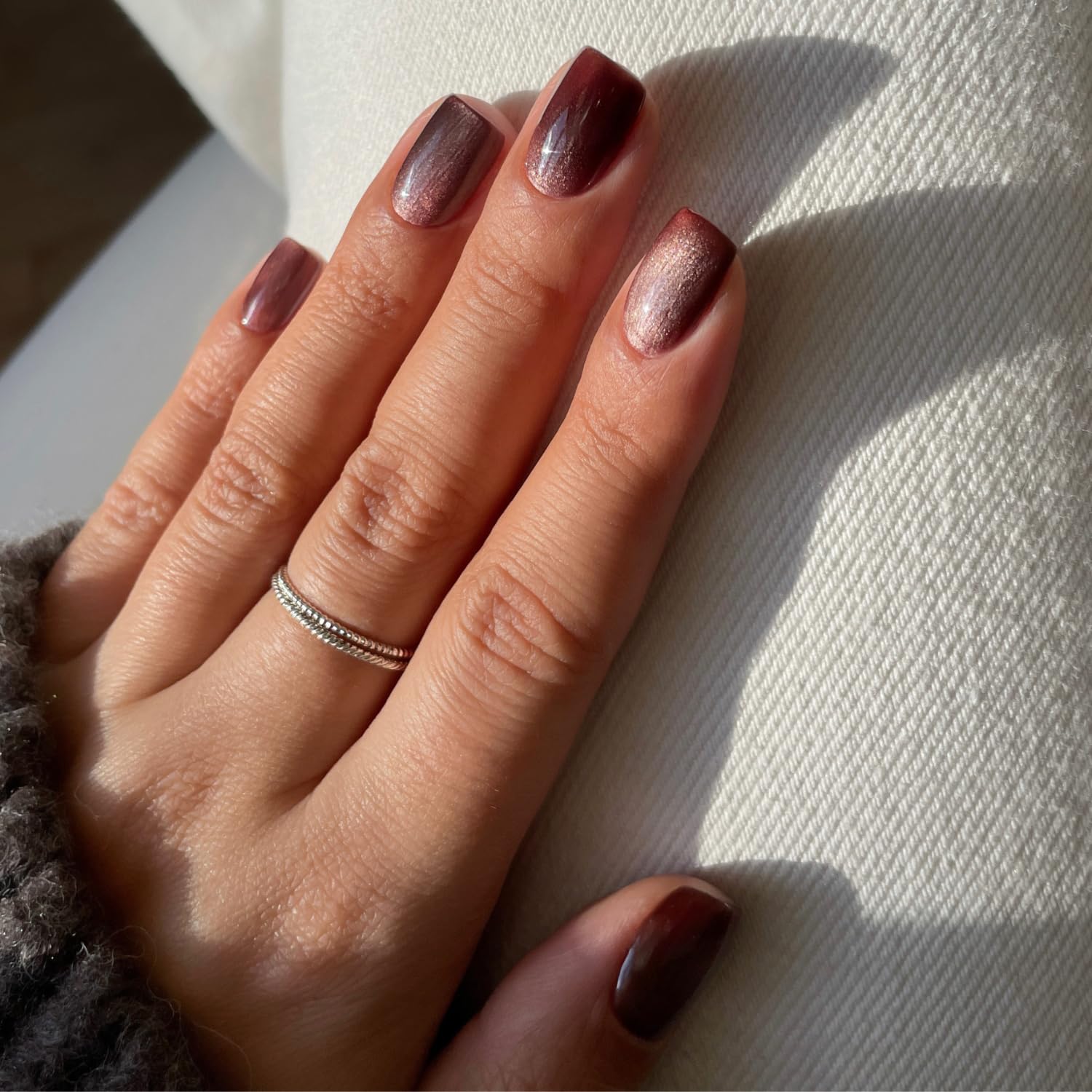 Semilac Lakier do paznokci UV 965 Chocolate Gloss 7 ml – głęboki brąz z ciepłym magnetycznym efektem Cat-Eye Gloss, kolekcja Inner Glow