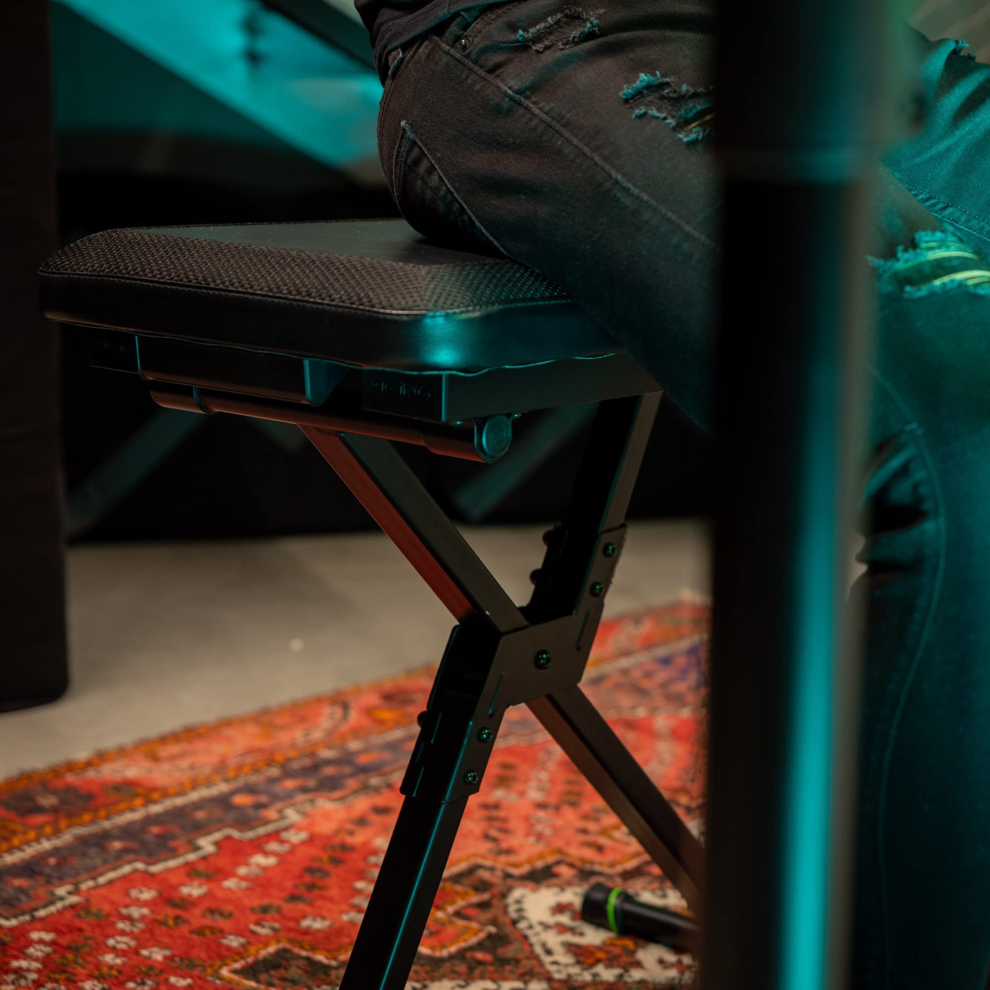 Gravity FK SEAT 1 - Klappbare Keyboardbank mit Höhenverstellung, Belastbarkeit bis 120 kg, schwarz