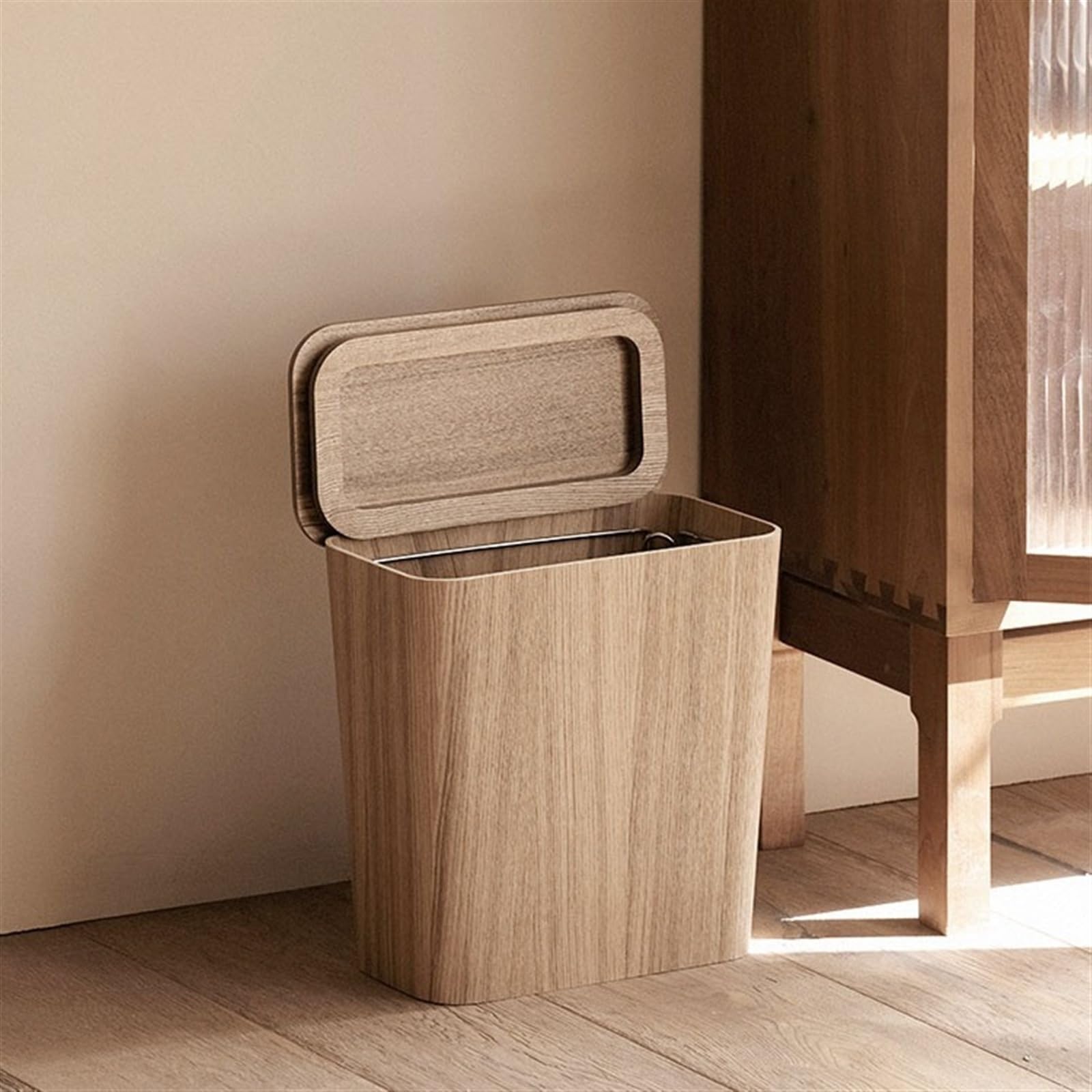 Waste Paper Basket prostokątny kosz na śmieci w stylu vintage z pokrywką, wąski kosz na śmieci z drewna z metalowymi haczykami do przechowywania worków na śmieci do salonu, sypialni i