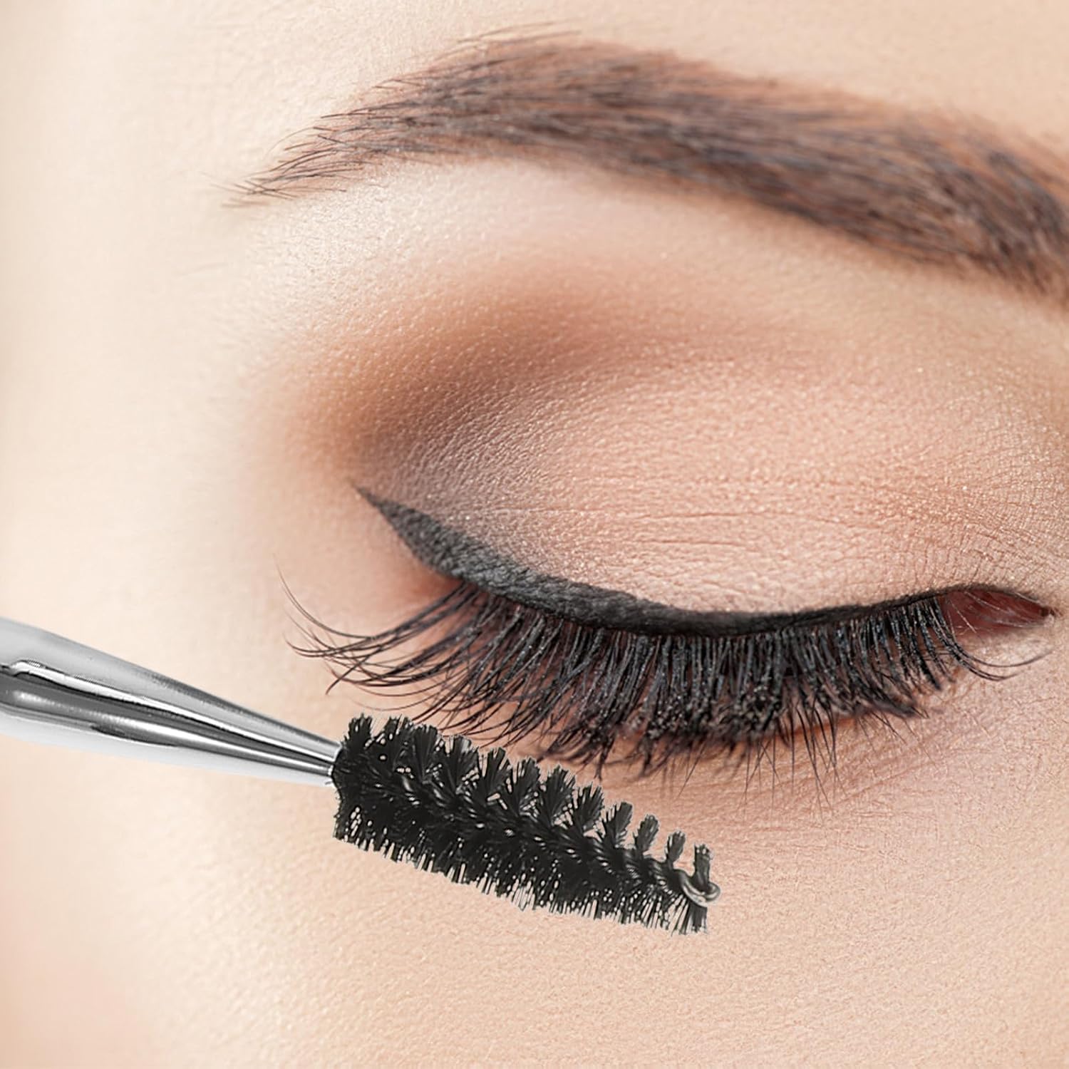 Unomor 2pcs Eyelash Brush and Brow Spoolie Set with Rhinestones, Black and Metallic Fiber Lash Brushes for Eyelash Extensions and Eyebrow Grooming, Makeup Tool for Precise Lash and Brow