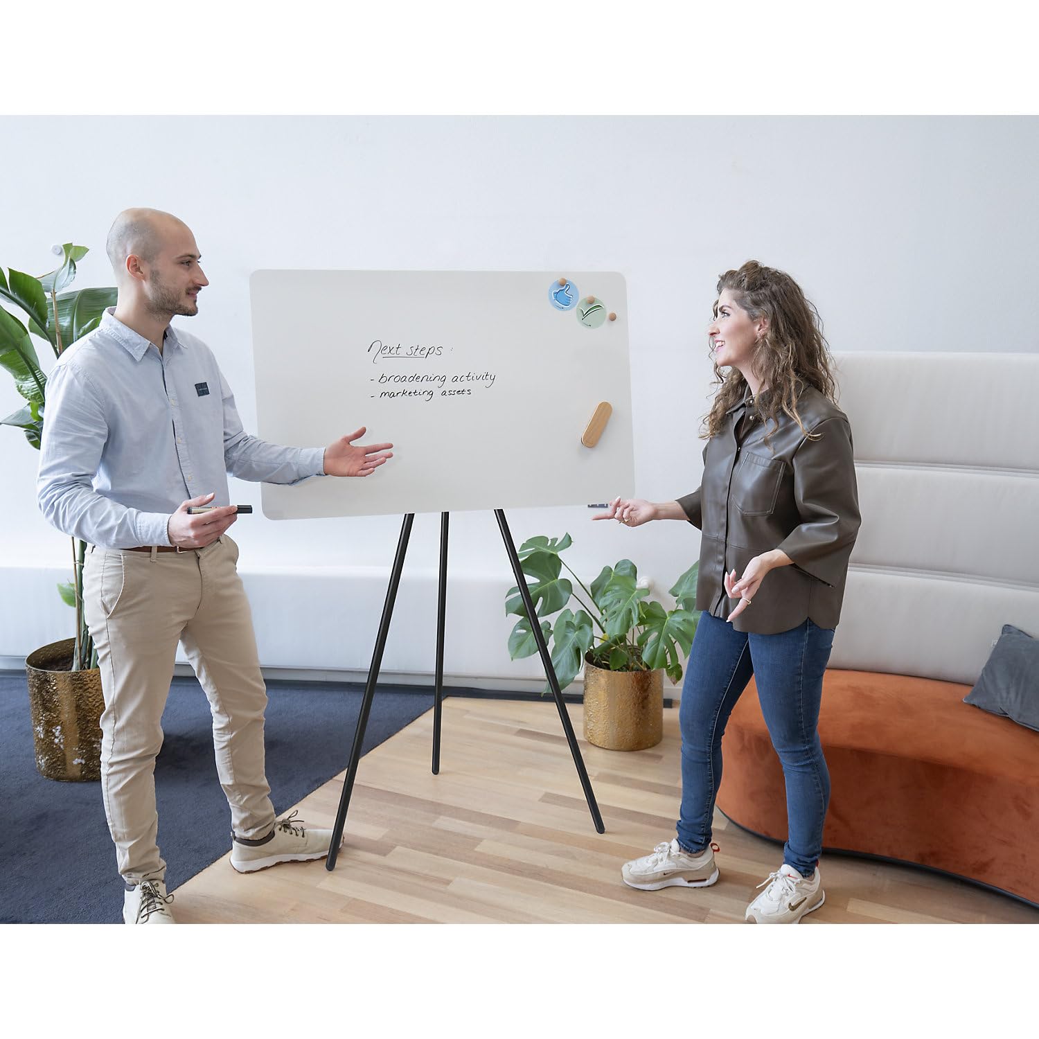 Legamaster | Flipchart SKLegamaster SKETCH INFINITE Flipchart – weiß – Dreibein Stativ – 2in1 Whiteboard & Papiertafel – rahmenlos, magnetisch – Präsentationstafel für Büro, Meetings und Workshops